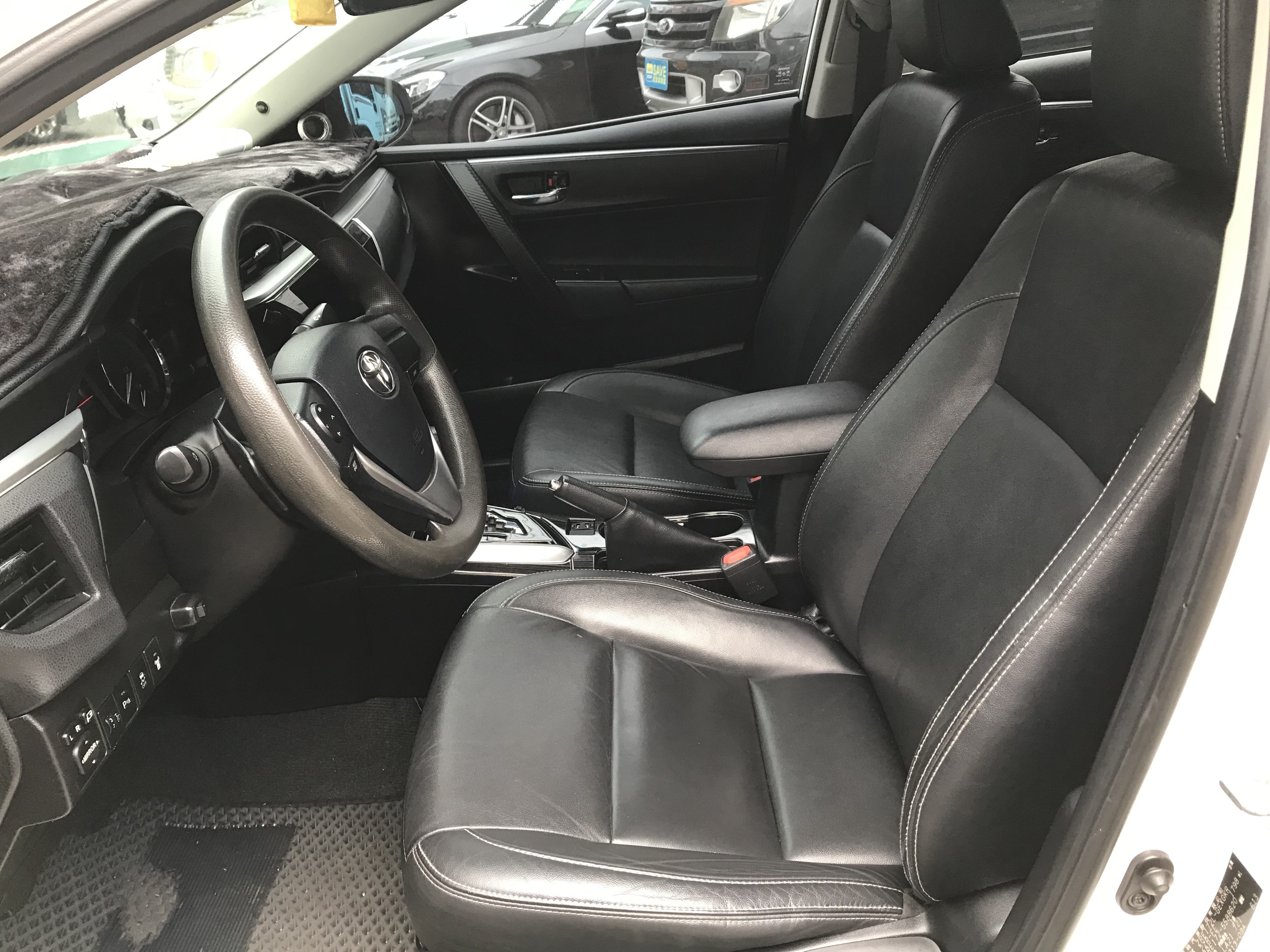 2015 Toyota Corolla Altis 1.8 Safety+ 一手車 原鈑件 換檔快撥 盲點 360度環景 ☎服務專線 : 0９80-558-999 LINE ID:Used-Cars 黃文遠  第3張相片