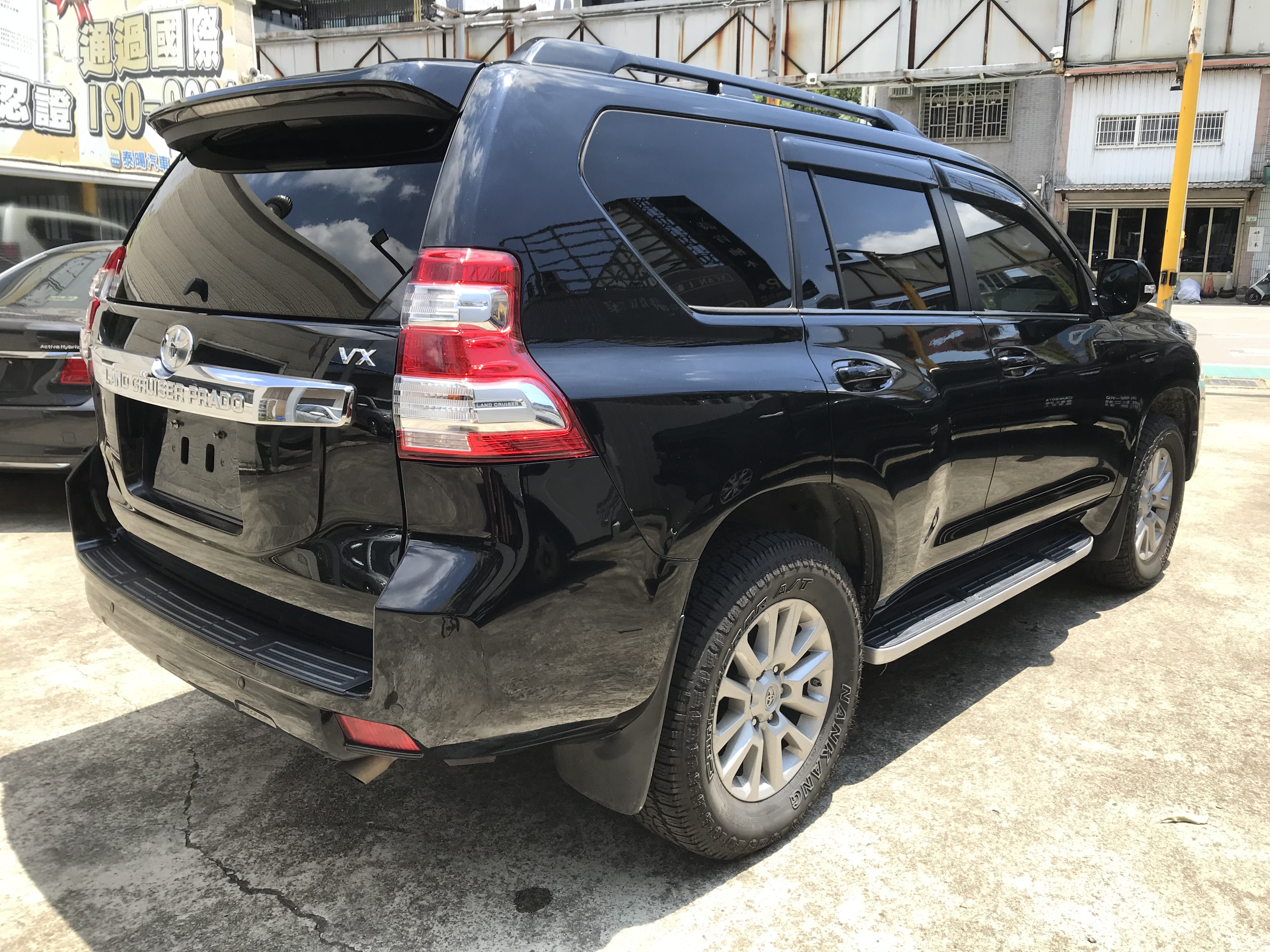 2016 Toyota Land Cruiser Prado (普拉多) 原鈑件 七人座 里程11萬 越野硬漢陸地巡洋艦 ☎服務專線 : 0９80-558-999 LINE ID:Used-Cars 黃文遠  第2張相片