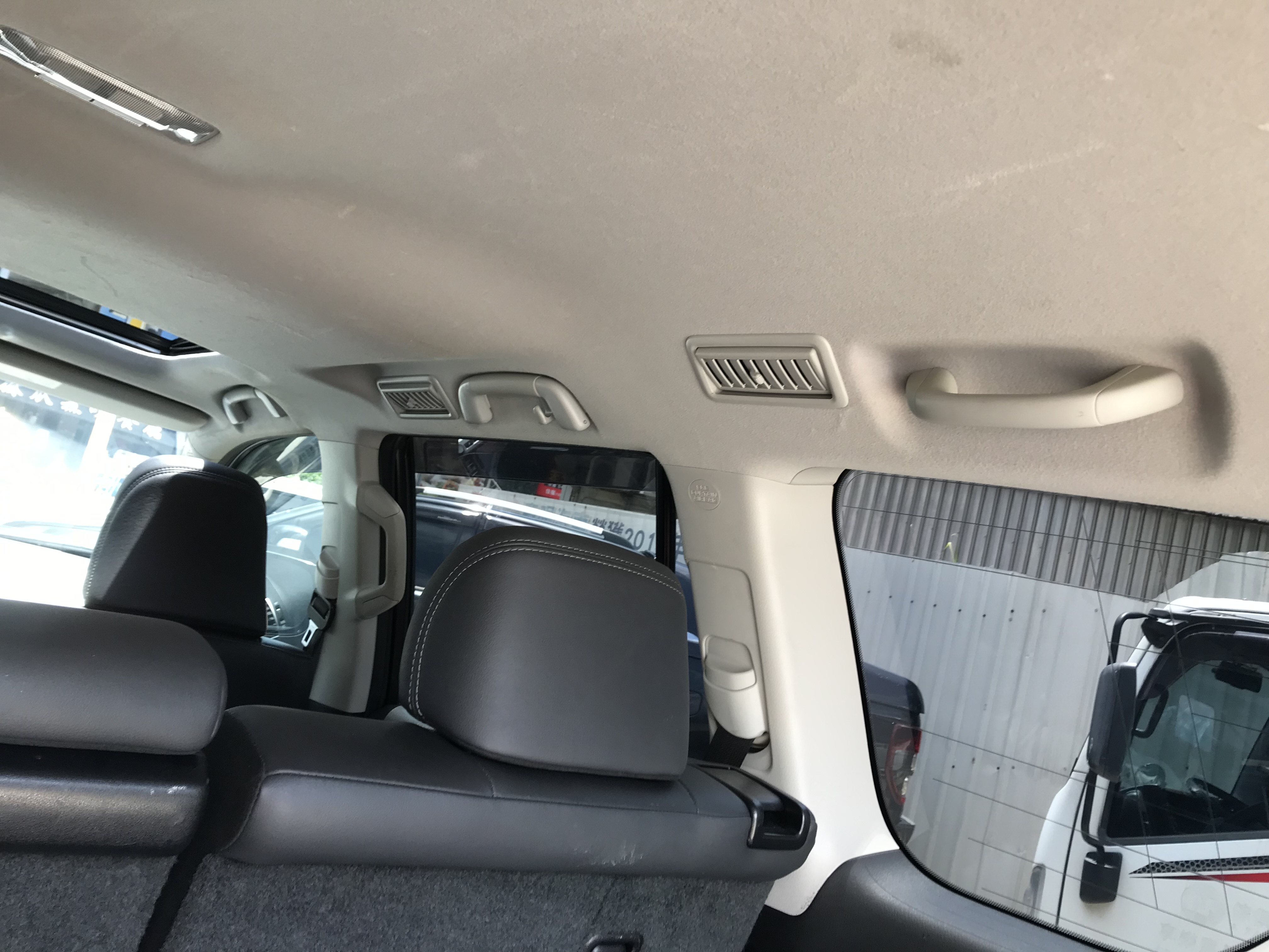 2016 Toyota Land Cruiser Prado (普拉多) 原鈑件 七人座 里程11萬 越野硬漢陸地巡洋艦 ☎服務專線 : 0９80-558-999 LINE ID:Used-Cars 黃文遠  第9張相片