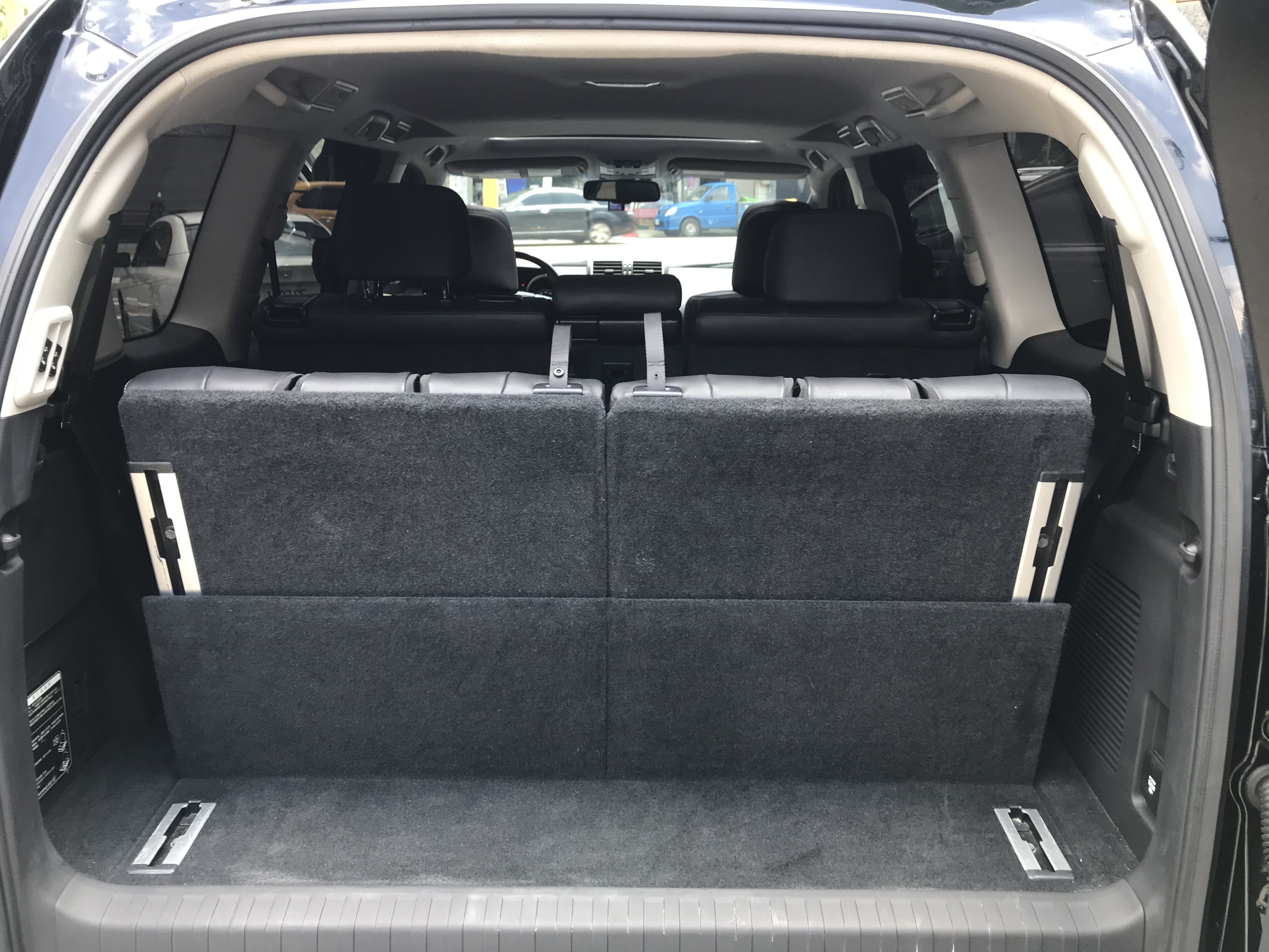 2016 Toyota Land Cruiser Prado (普拉多) 原鈑件 七人座 里程11萬 越野硬漢陸地巡洋艦 ☎服務專線 : 0９80-558-999 LINE ID:Used-Cars 黃文遠  第10張相片