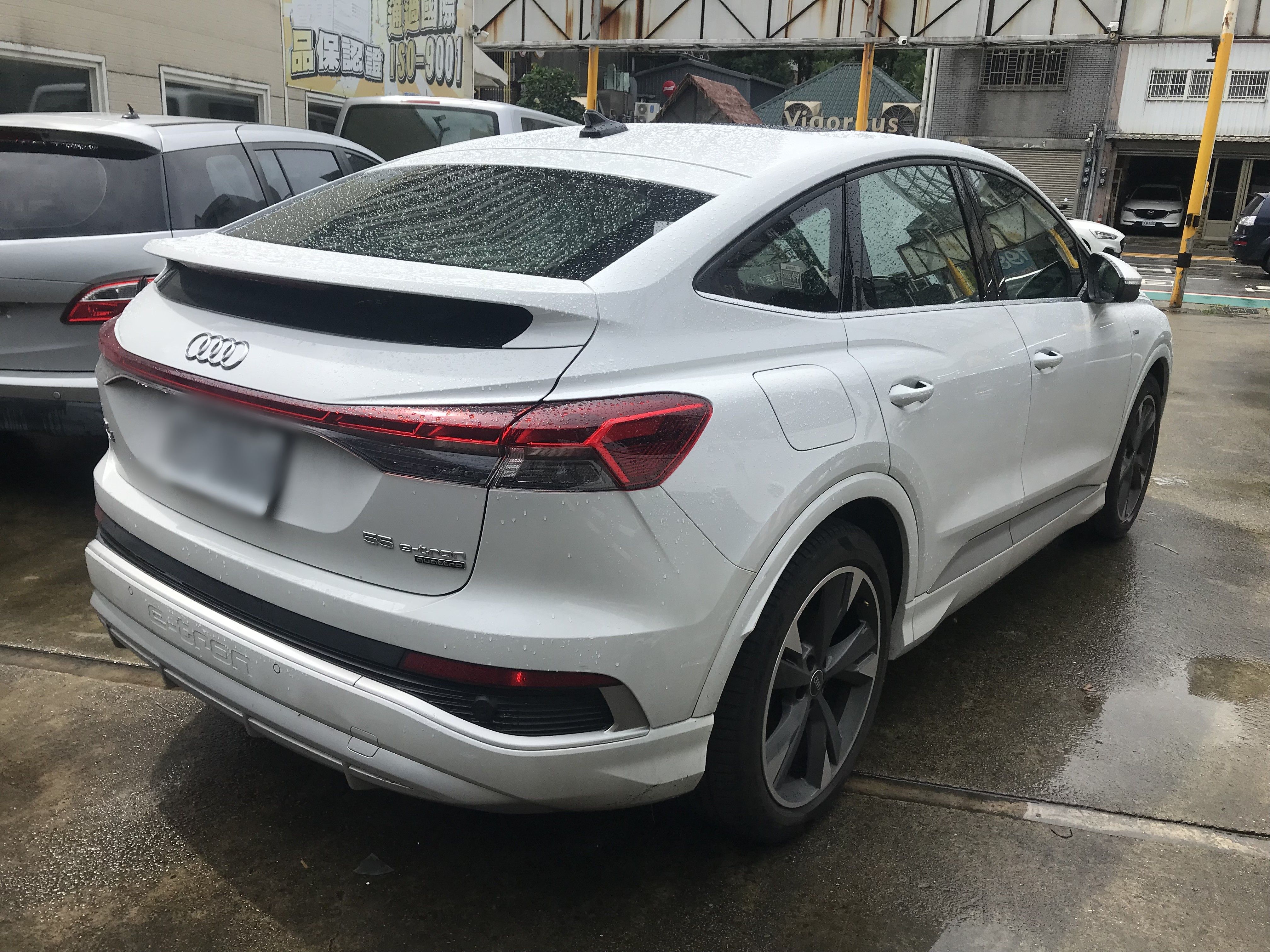 2024 Audi Q4 Sportback e-tron 55 quattro S-Line運動版 一手車原鈑件 原廠保固中 馬力340hp 0-100 km/h 5.4秒 ☎服務專線 : 0９80-558-999 LINE ID:Use  第2張相片