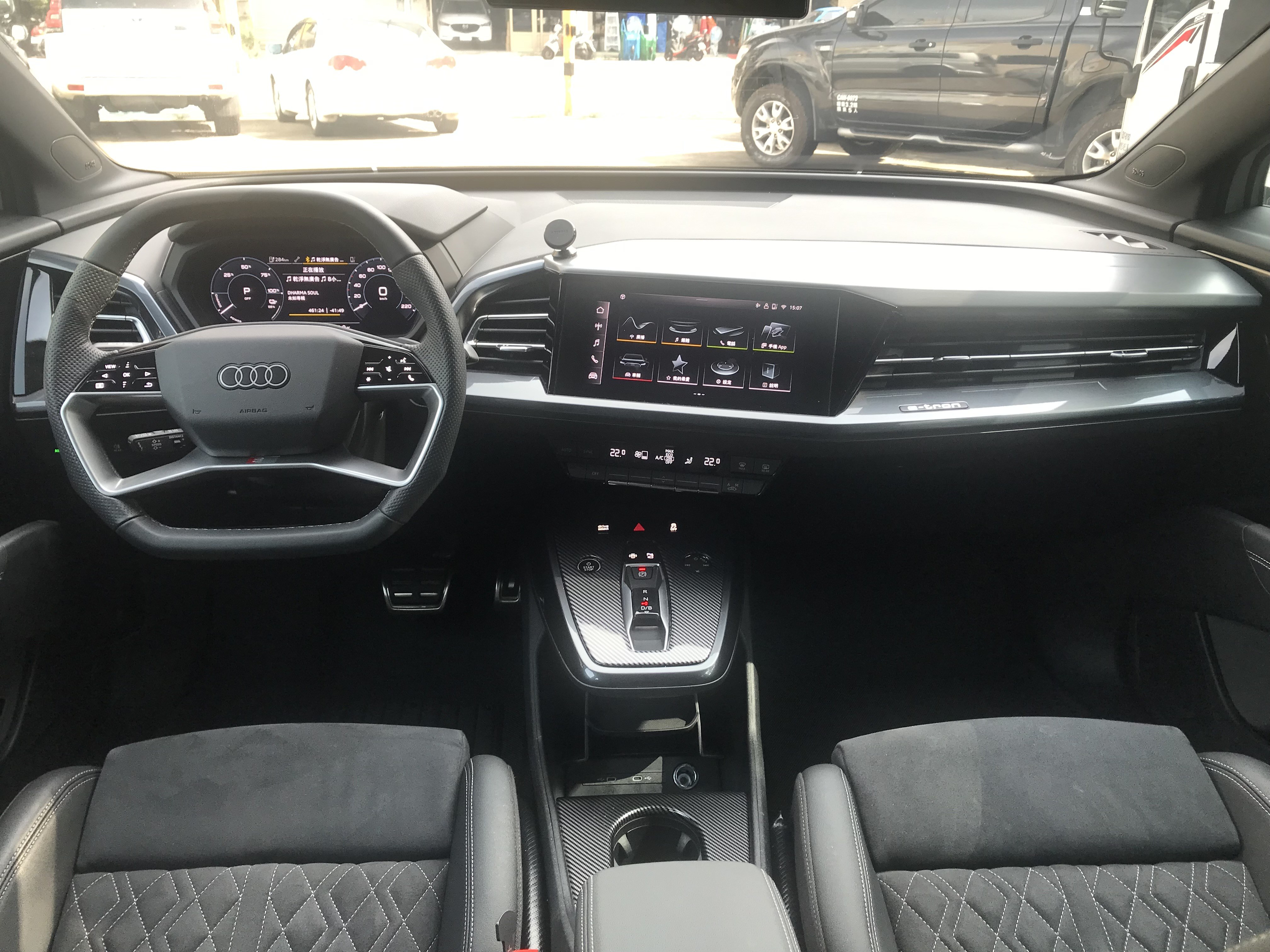 2024 Audi Q4 Sportback e-tron 55 quattro S-Line運動版 一手車原鈑件 原廠保固中 馬力340hp 0-100 km/h 5.4秒 ☎服務專線 : 0９80-558-999 LINE ID:Use  第5張相片