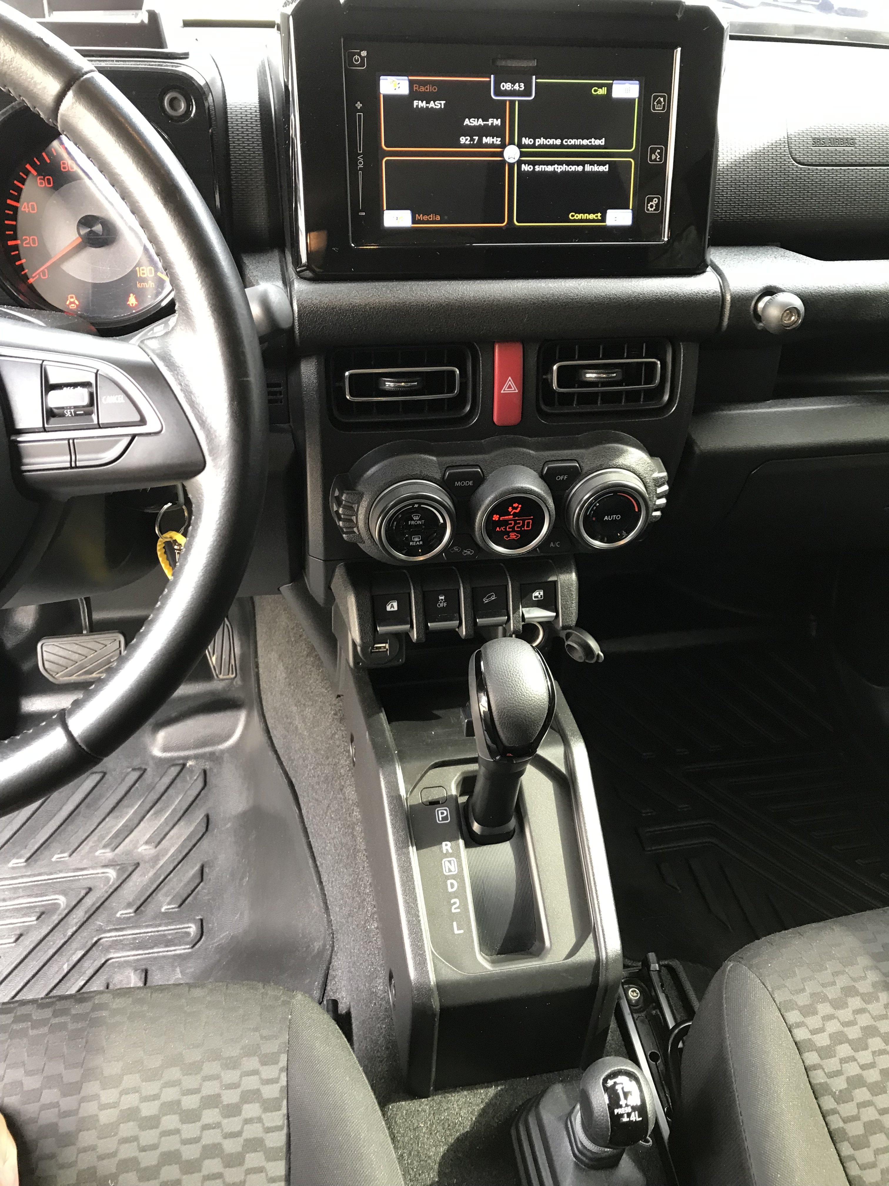 2020 Suzuki Jimny 1.5 GLX 米黑(奶茶色) 一手車 跑5萬 2吋舉升可調 平板車頂架 側樓梯 ☎服務專線 : 0９80-558-999 Used-Cars 黃文遠  第5張相片