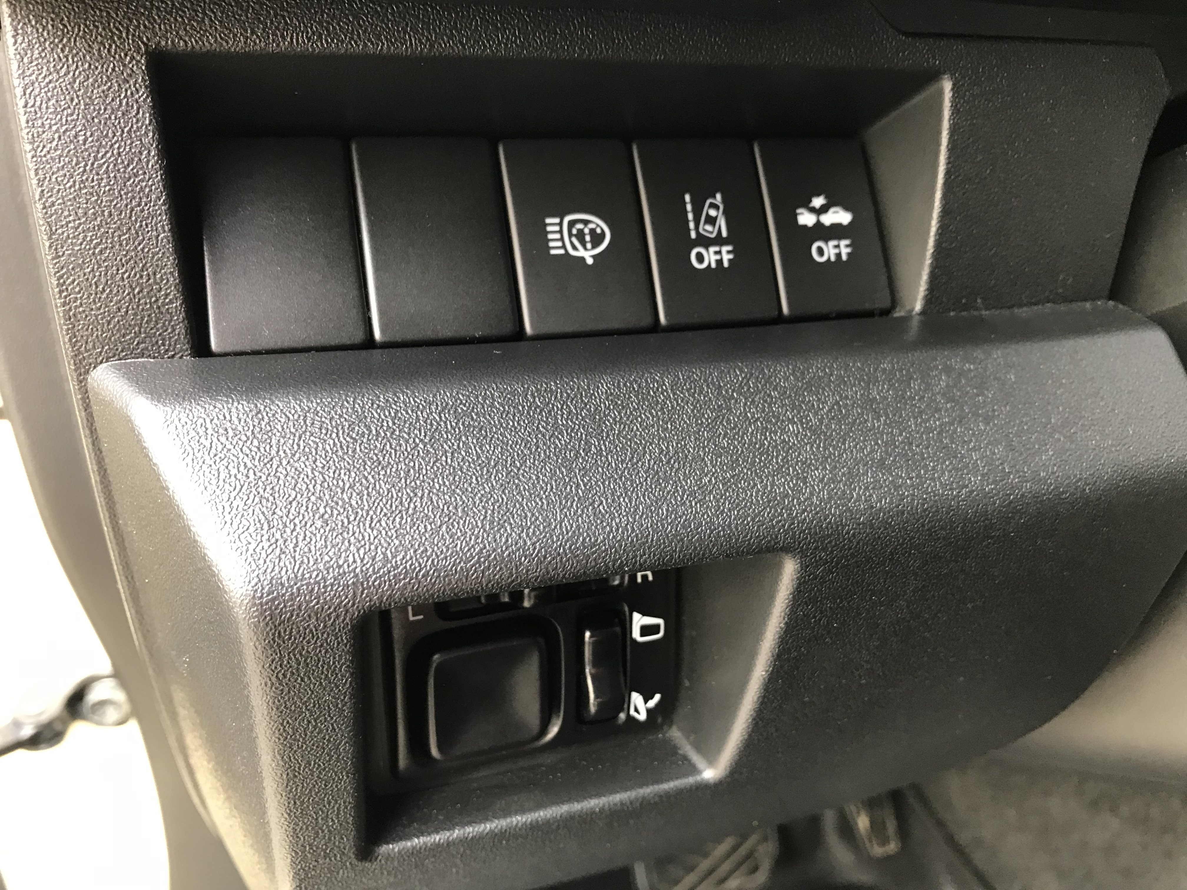 2020 Suzuki Jimny 1.5 GLX 米黑(奶茶色) 一手車 跑5萬 2吋舉升可調 平板車頂架 側樓梯 ☎服務專線 : 0９80-558-999 Used-Cars 黃文遠  第6張相片