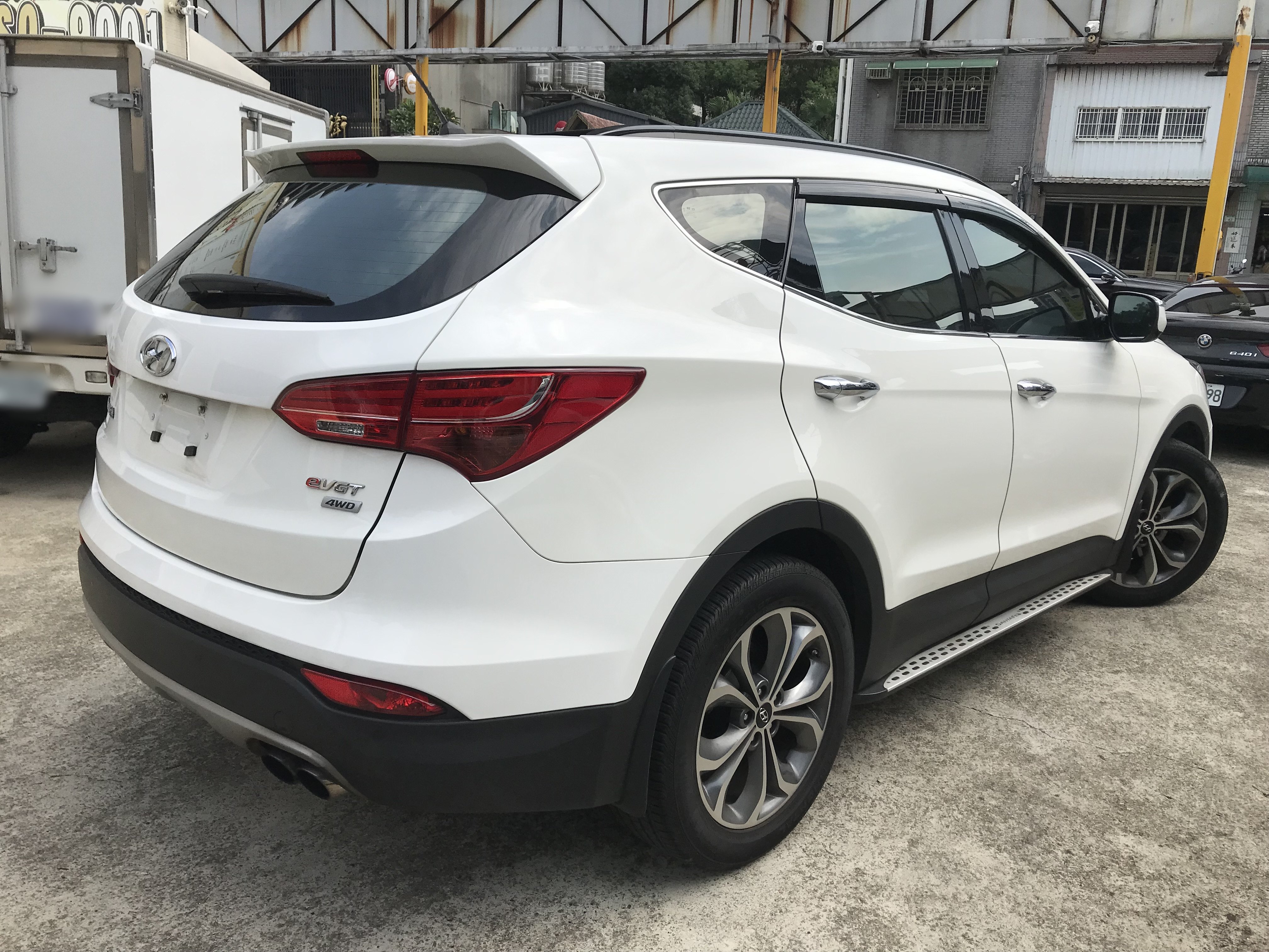 2014 Hyundai 現代 Santa Fe 山土匪 2.2 僅跑6萬 一手車 原鈑件 頂級版 4WD 7人座 全景天窗 ☎服務專線 : 0９80-558-999 LINE ID:Used-Cars 黃文遠  第2張相片
