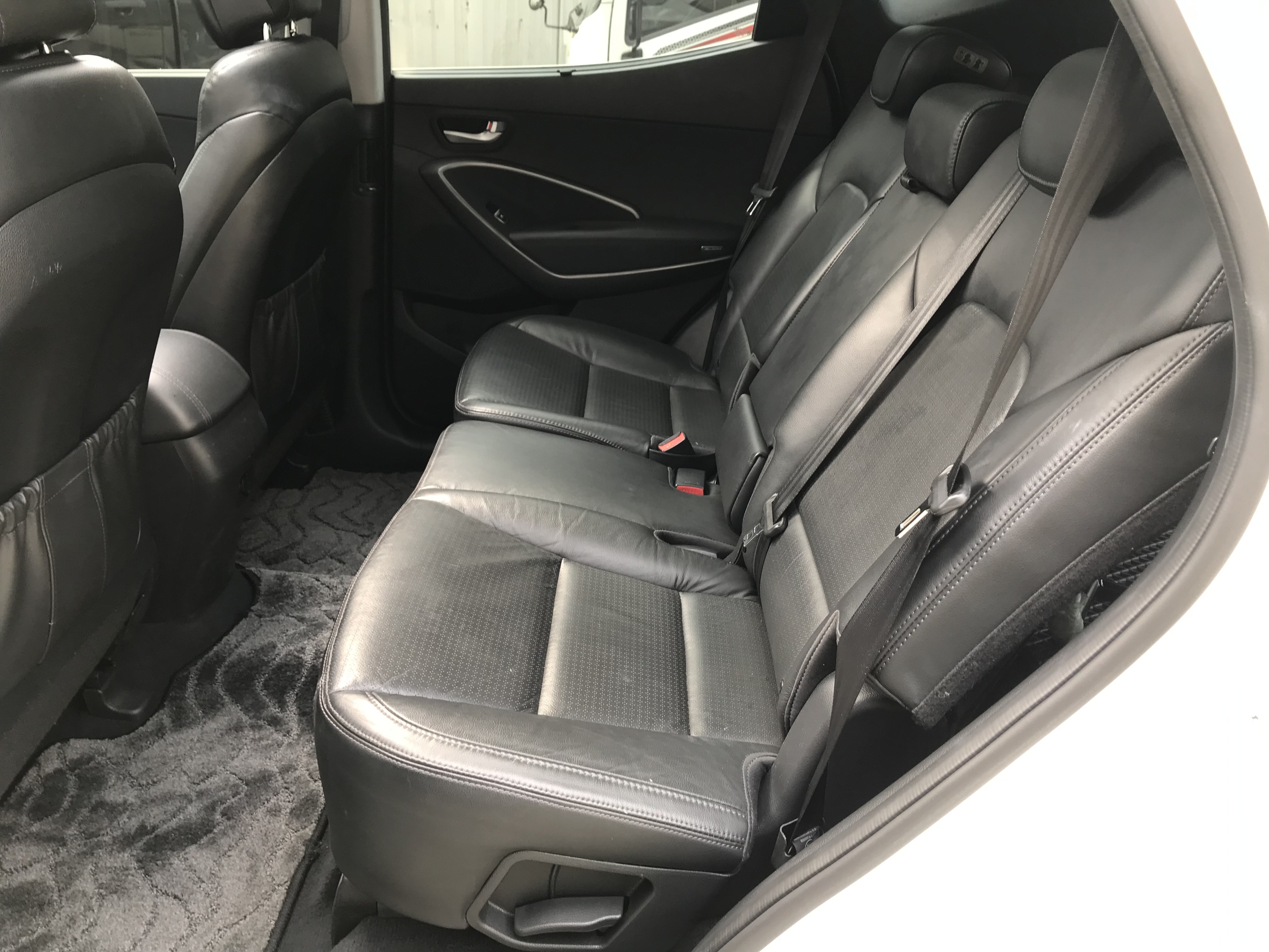 2014 Hyundai 現代 Santa Fe 山土匪 2.2 僅跑6萬 一手車 原鈑件 頂級版 4WD 7人座 全景天窗 ☎服務專線 : 0９80-558-999 LINE ID:Used-Cars 黃文遠  第4張相片