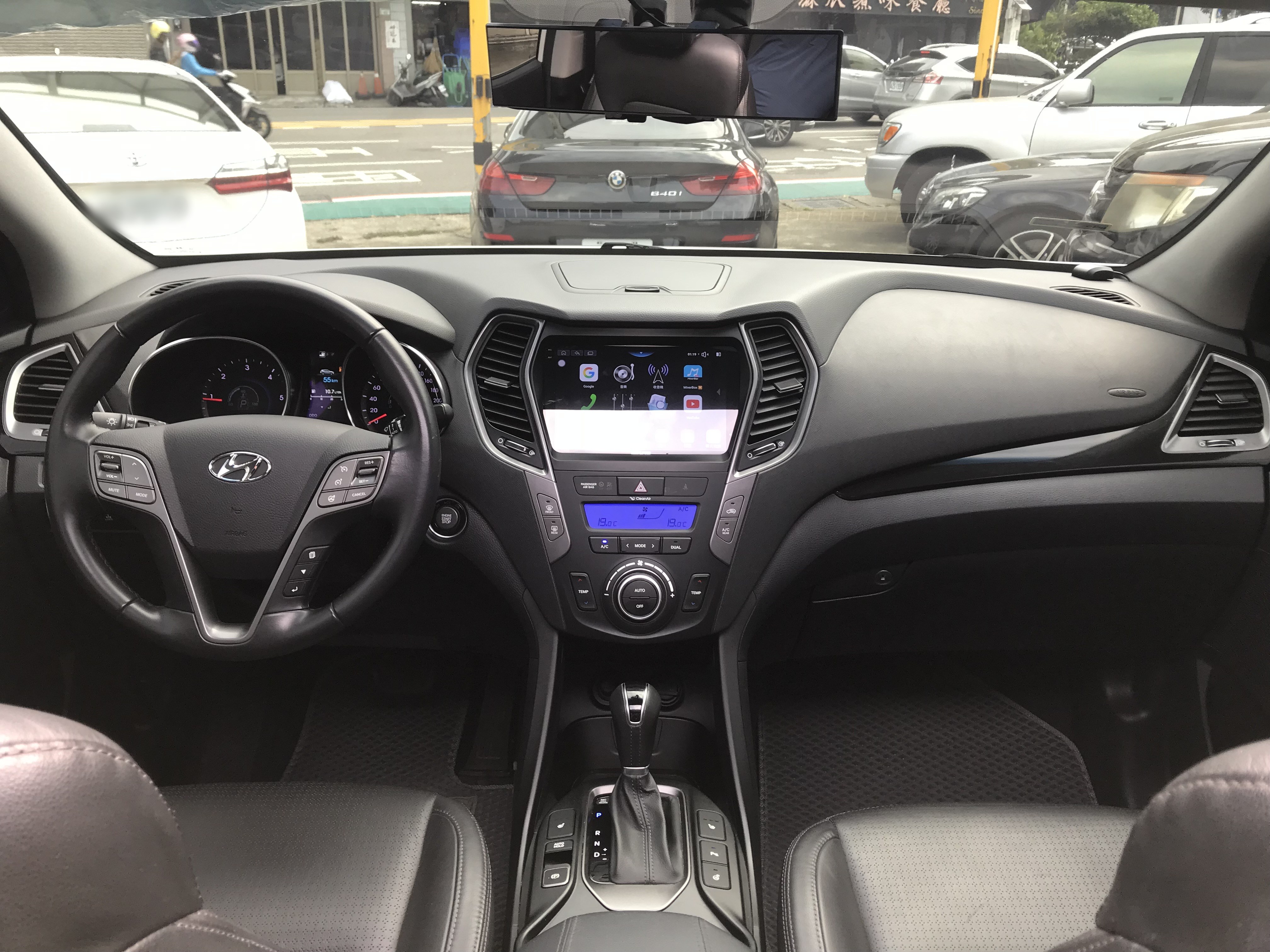 2014 Hyundai 現代 Santa Fe 山土匪 2.2 僅跑6萬 一手車 原鈑件 頂級版 4WD 7人座 全景天窗 ☎服務專線 : 0９80-558-999 LINE ID:Used-Cars 黃文遠  第5張相片