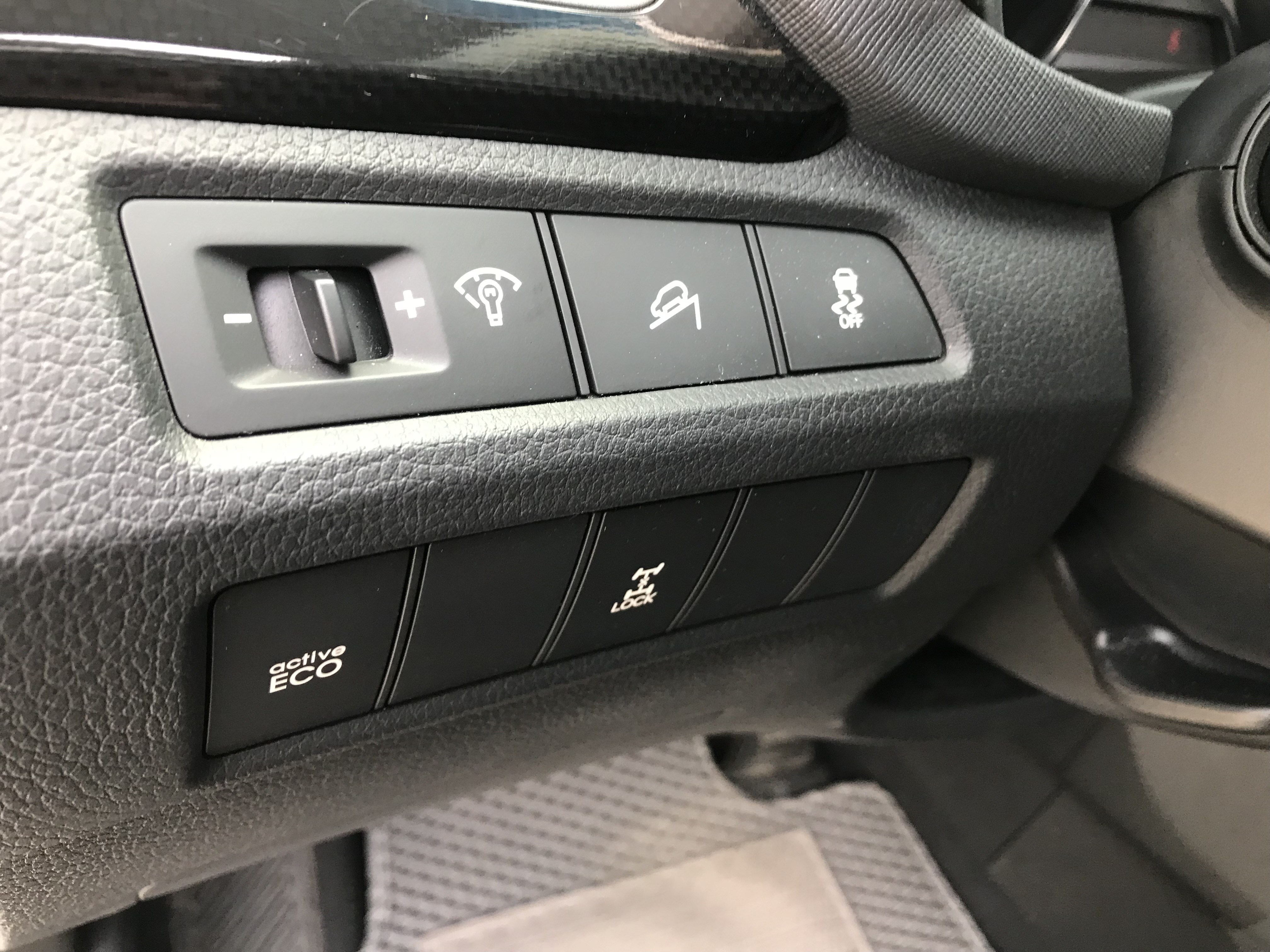 2014 Hyundai 現代 Santa Fe 山土匪 2.2 僅跑6萬 一手車 原鈑件 頂級版 4WD 7人座 全景天窗 ☎服務專線 : 0９80-558-999 LINE ID:Used-Cars 黃文遠  第6張相片