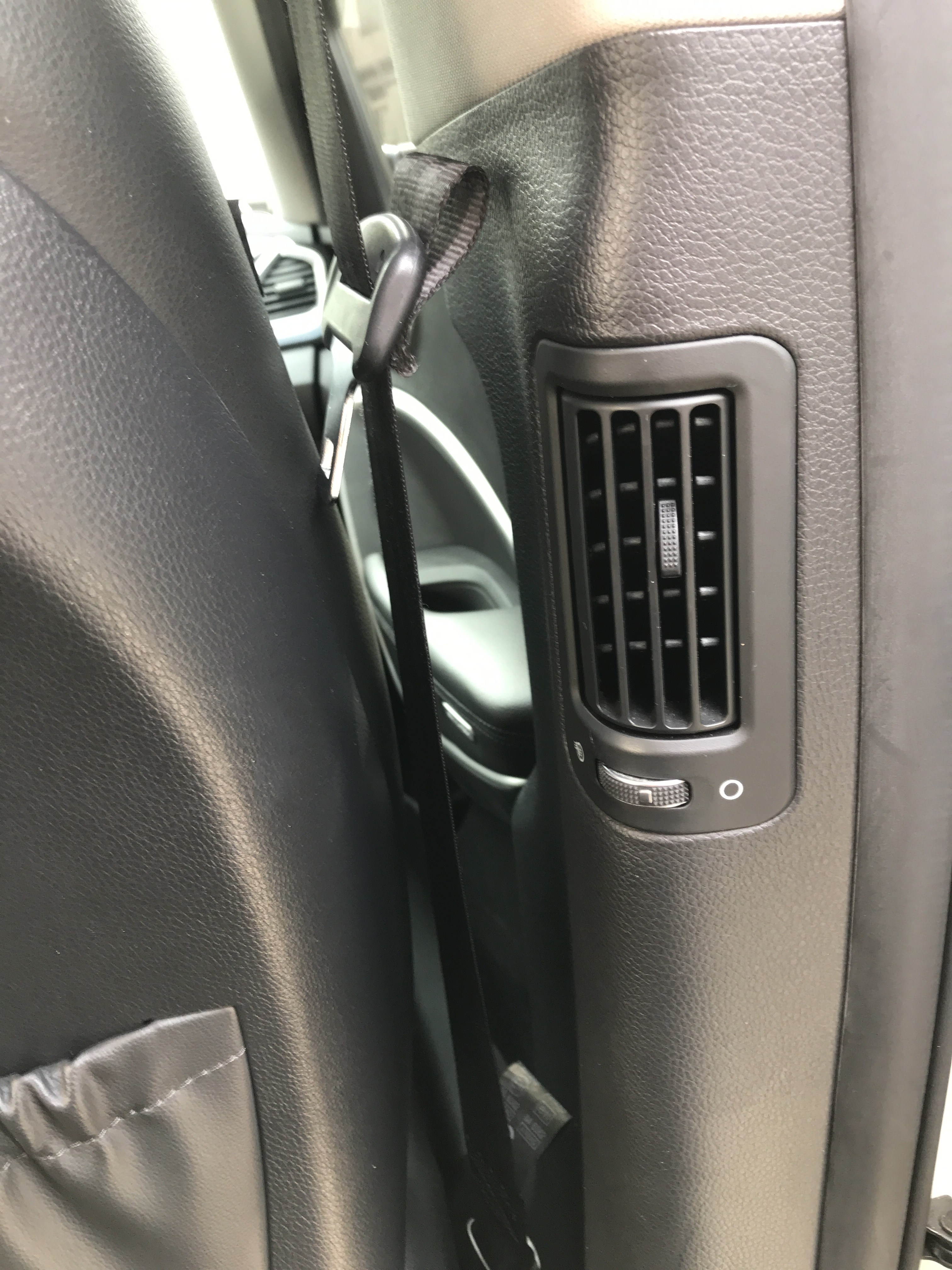 2014 Hyundai 現代 Santa Fe 山土匪 2.2 僅跑6萬 一手車 原鈑件 頂級版 4WD 7人座 全景天窗 ☎服務專線 : 0９80-558-999 LINE ID:Used-Cars 黃文遠  第7張相片