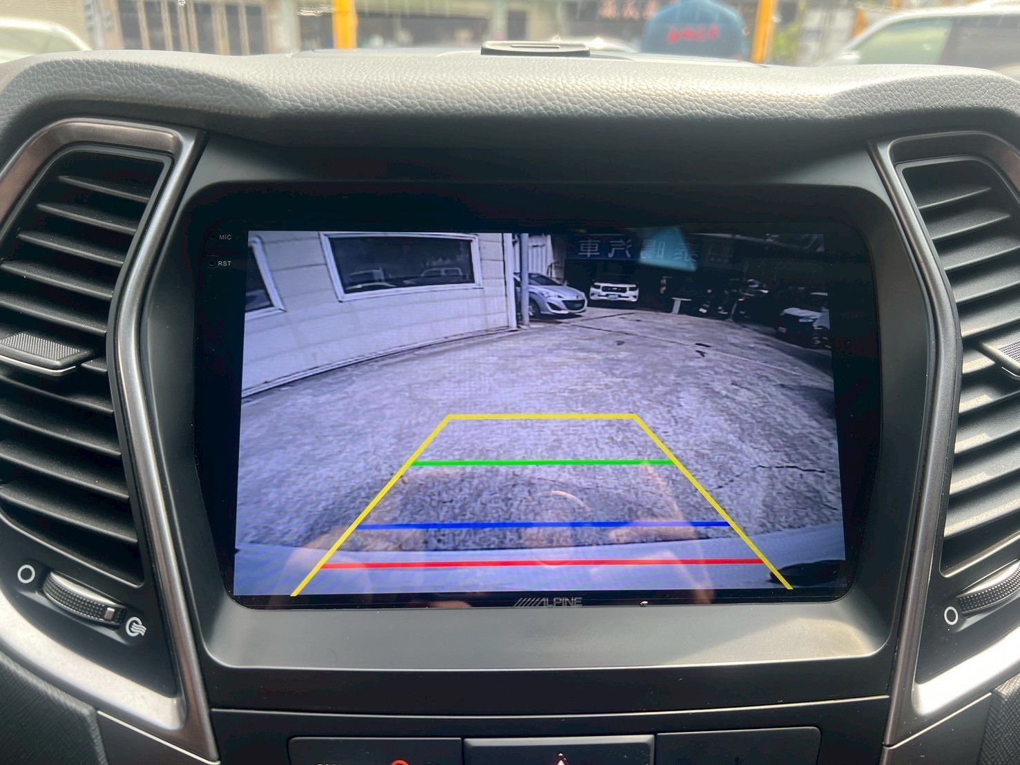 2014 Hyundai 現代 Santa Fe 山土匪 2.2 僅跑6萬 一手車 原鈑件 頂級版 4WD 7人座 全景天窗 ☎服務專線 : 0９80-558-999 LINE ID:Used-Cars 黃文遠  第8張相片