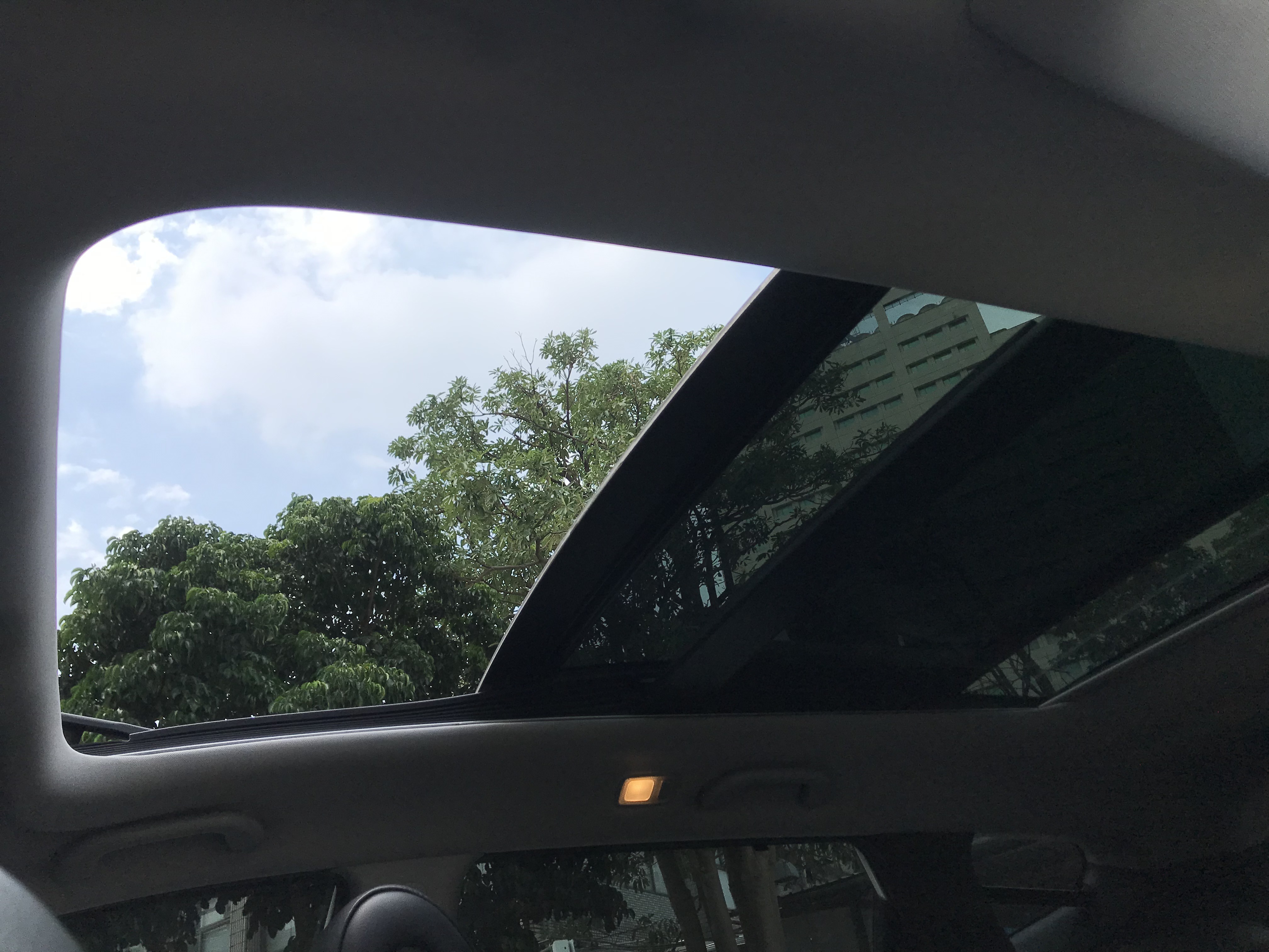 2014 Hyundai 現代 Santa Fe 山土匪 2.2 僅跑6萬 一手車 原鈑件 頂級版 4WD 7人座 全景天窗 ☎服務專線 : 0９80-558-999 LINE ID:Used-Cars 黃文遠  第9張相片