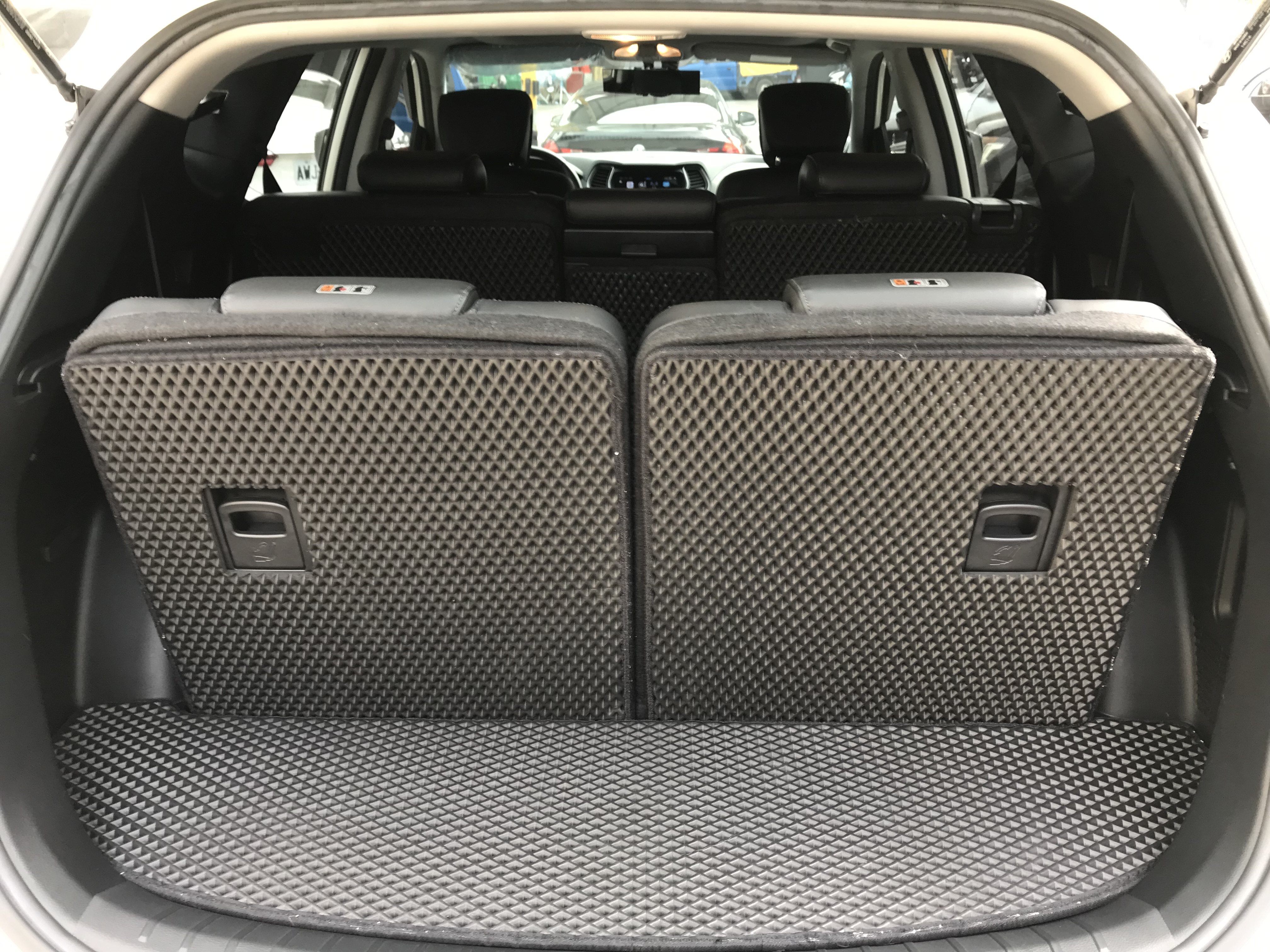 2014 Hyundai 現代 Santa Fe 山土匪 2.2 僅跑6萬 一手車 原鈑件 頂級版 4WD 7人座 全景天窗 ☎服務專線 : 0９80-558-999 LINE ID:Used-Cars 黃文遠  第10張相片