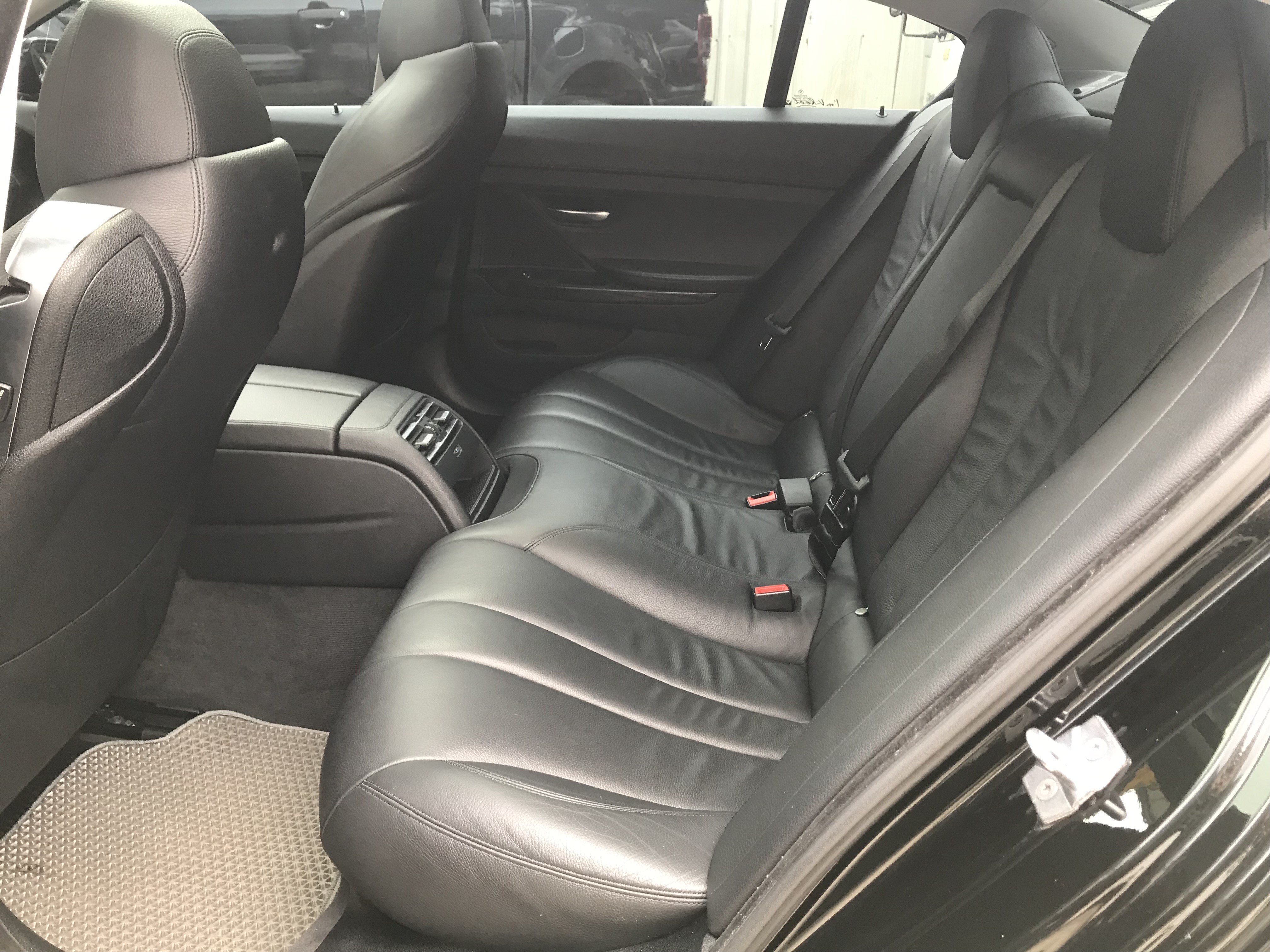 2013 BMW 6-Series Gran Coupe 640i F06 #一手車 #跑9萬 #原鈑件 #總代理 #老董座車 #車庫車 #無惡操 #馬力320hp #扭力45.9kgm #0加速至100km/h僅需5.4秒 ☎服務專線 :  第4張相片