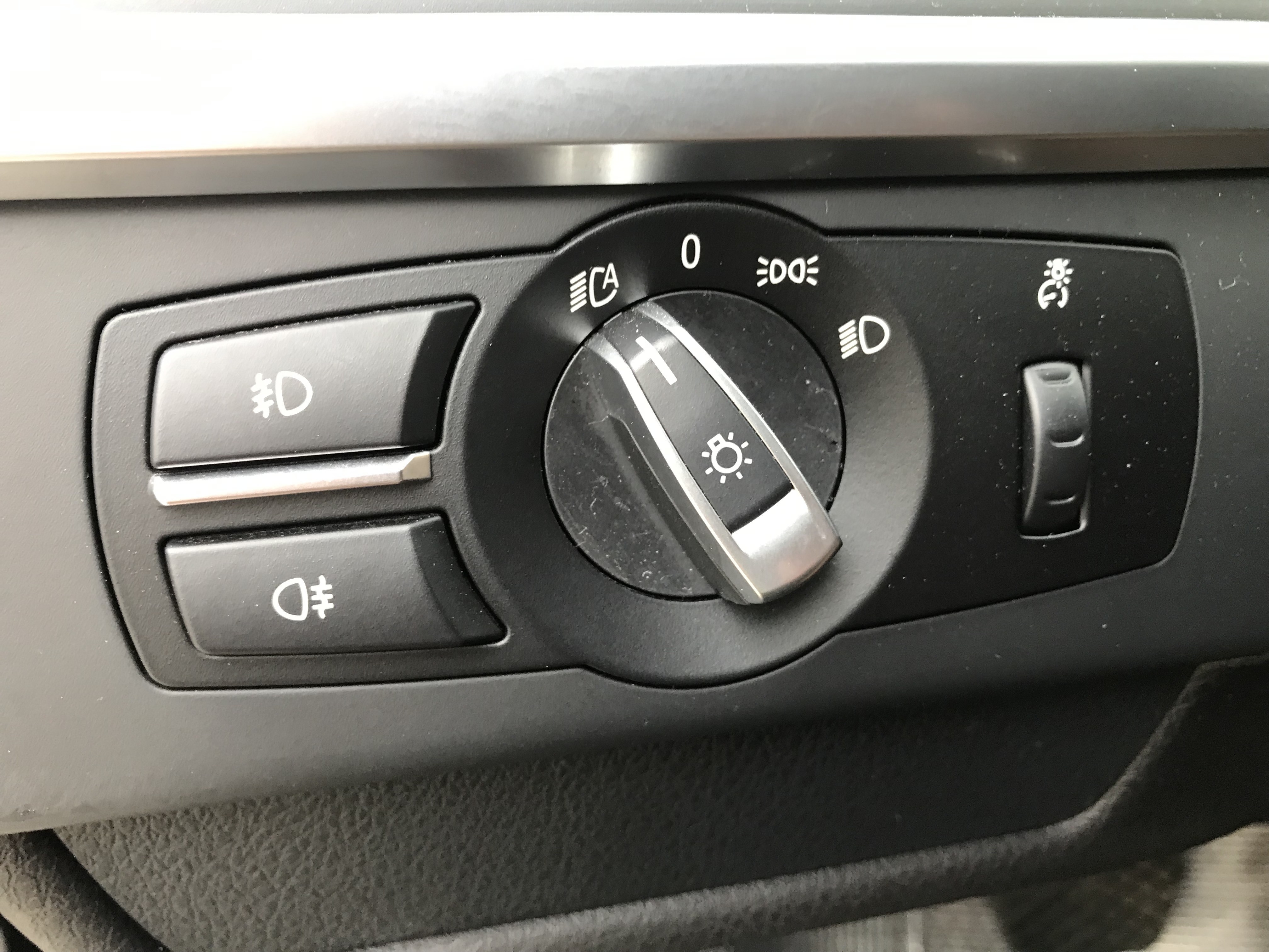 2013 BMW 6-Series Gran Coupe 640i F06 #一手車 #跑9萬 #原鈑件 #總代理 #老董座車 #車庫車 #無惡操 #馬力320hp #扭力45.9kgm #0加速至100km/h僅需5.4秒 ☎服務專線 :  第6張相片