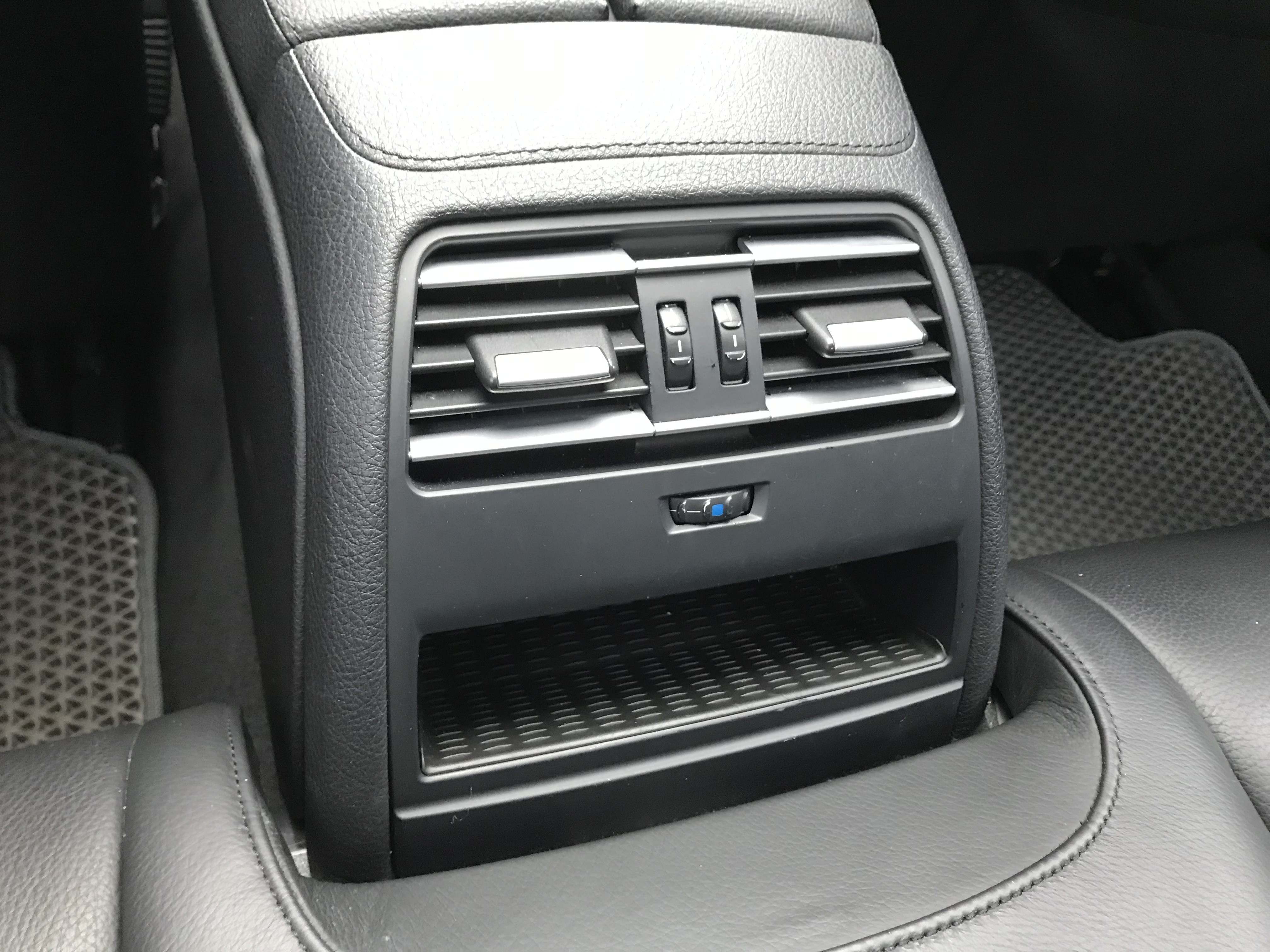 2013 BMW 6-Series Gran Coupe 640i F06 #一手車 #跑9萬 #原鈑件 #總代理 #老董座車 #車庫車 #無惡操 #馬力320hp #扭力45.9kgm #0加速至100km/h僅需5.4秒 ☎服務專線 :  第9張相片