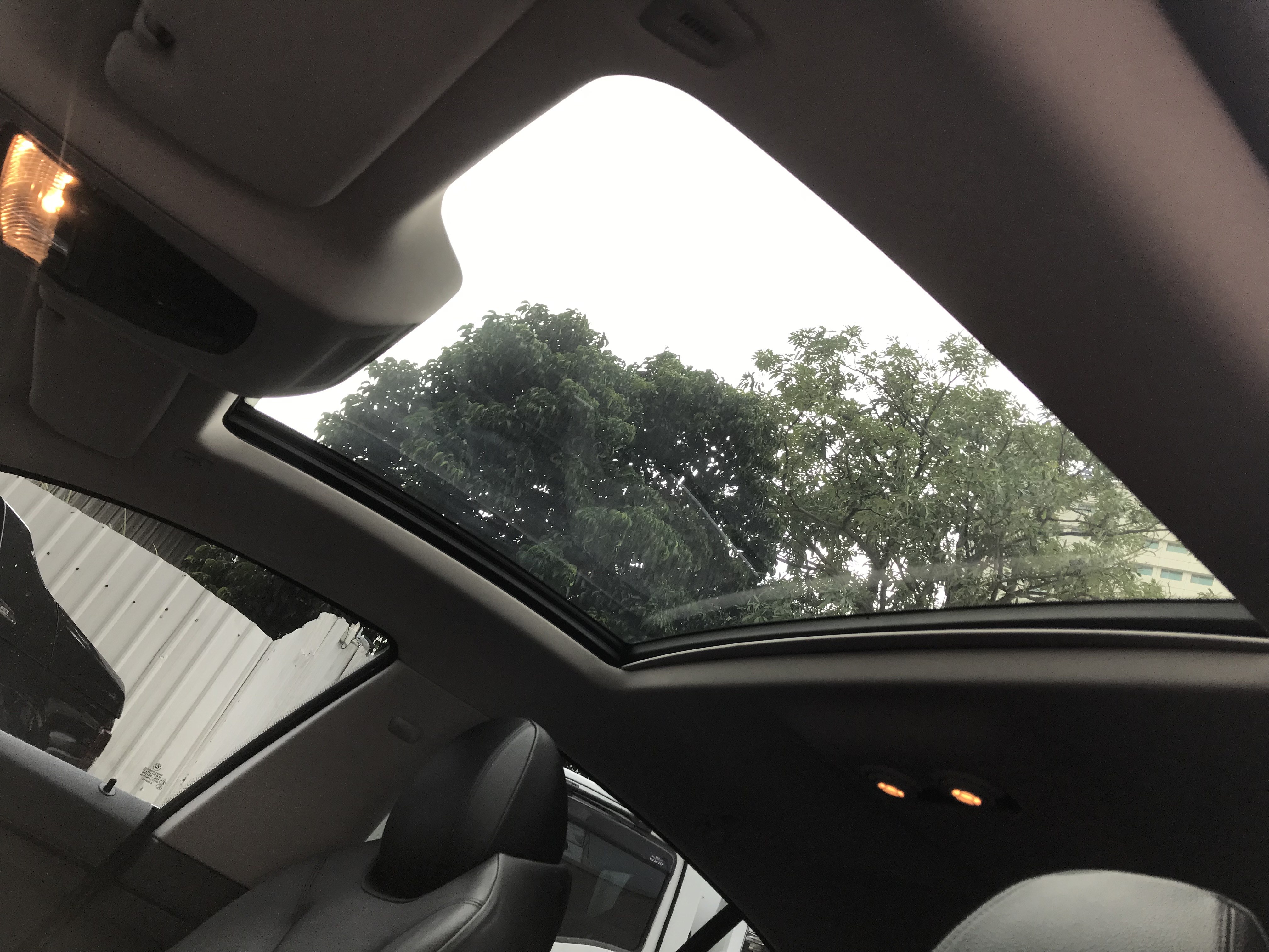 2013 BMW 6-Series Gran Coupe 640i F06 #一手車 #跑9萬 #原鈑件 #總代理 #老董座車 #車庫車 #無惡操 #馬力320hp #扭力45.9kgm #0加速至100km/h僅需5.4秒 ☎服務專線 :  第10張相片