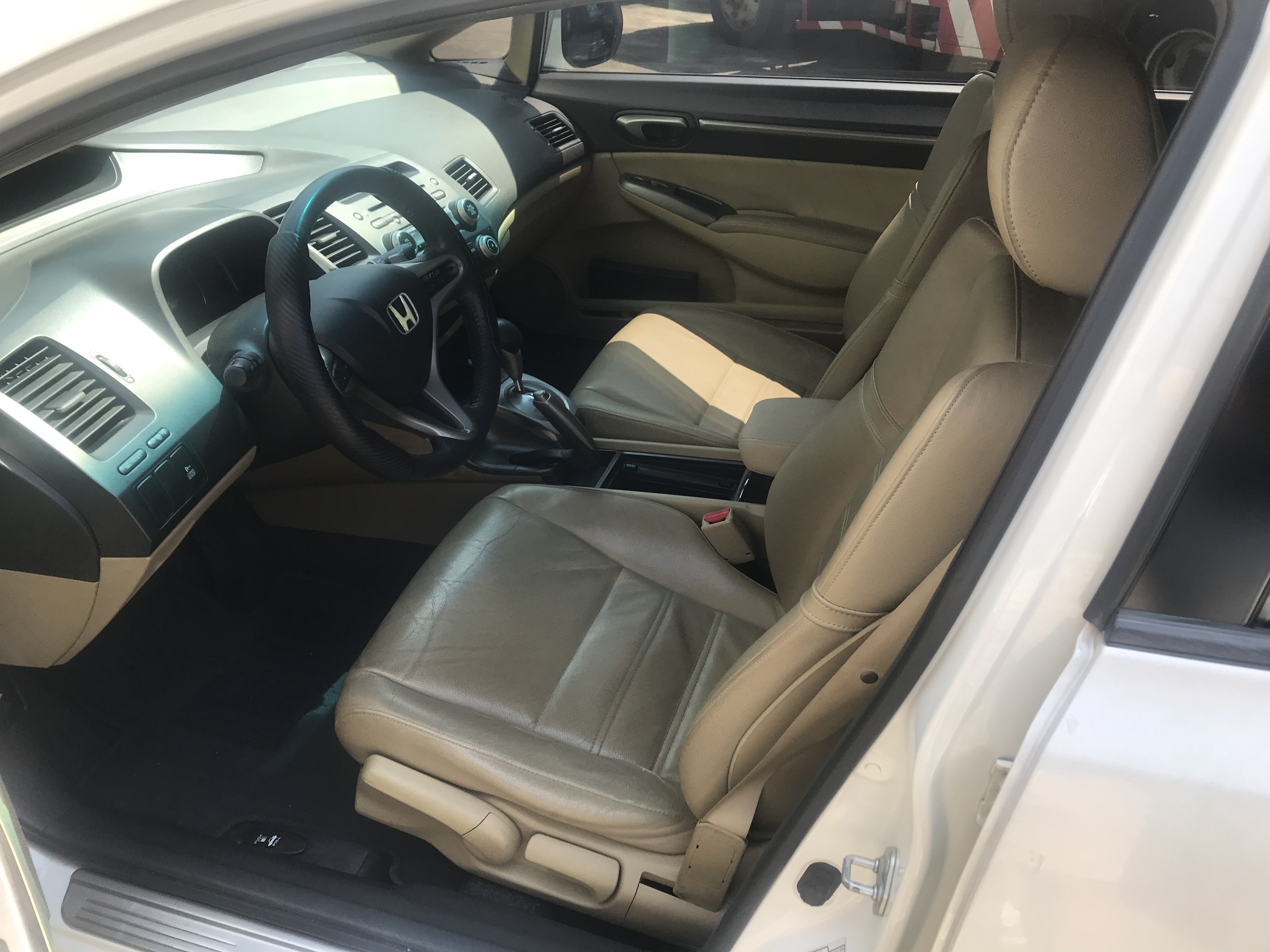 2007年 HONDA CIVIC K12 1.8 頂級版 年輕人熱門款 外型帥氣 省油省稅 維修保養便宜  第3張相片