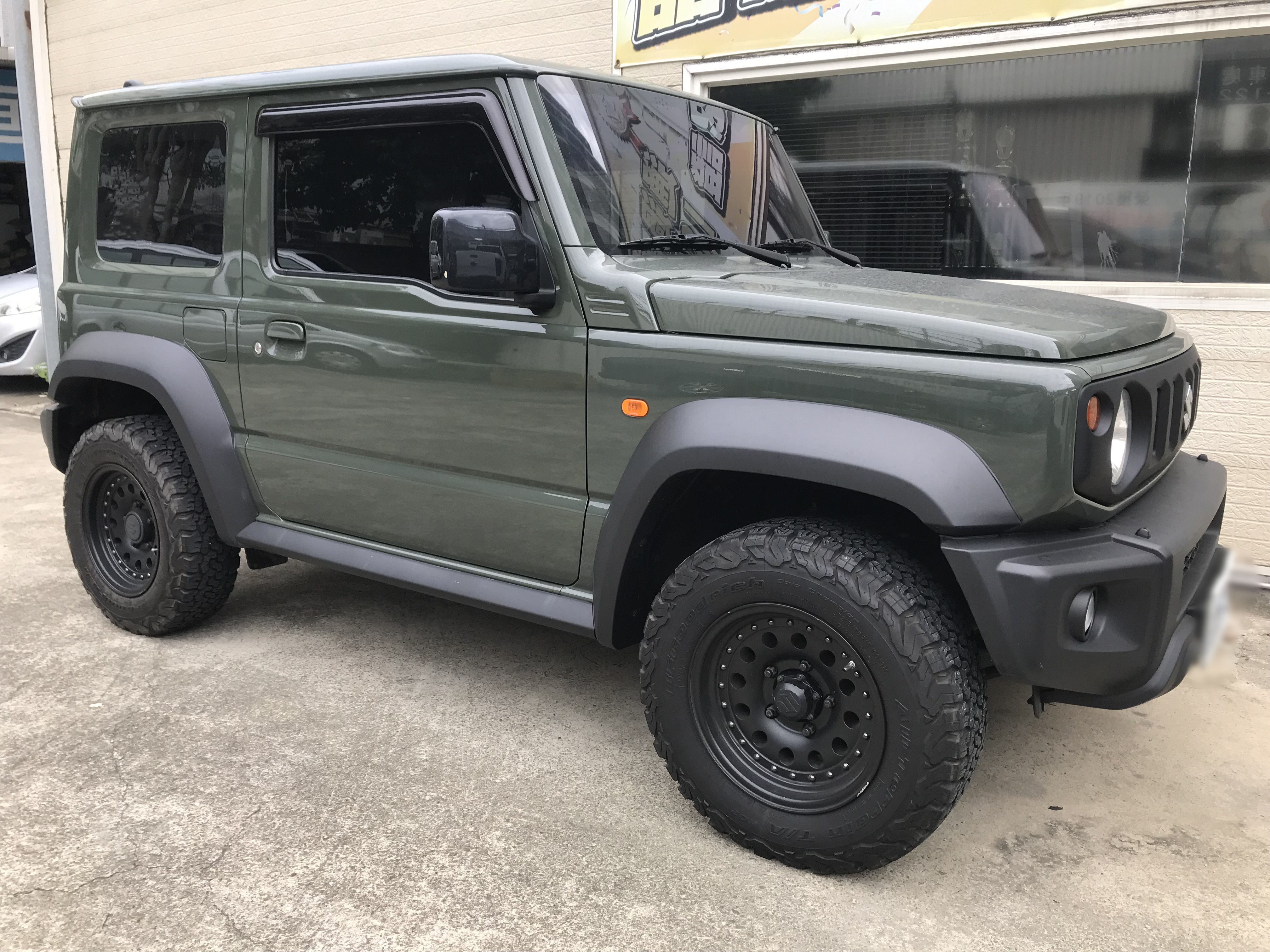 新吉米 2020 Suzuki Jimny 1.5 GLX 軍綠 #原鈑件 #越野輪框 #KO2 AT輪胎 #無越野 #無寮K #底盤無傷無鏽 ☎服務專線 : 0９80-558-999 LINE ID:Used-Cars 黃文遠  第1張相片
