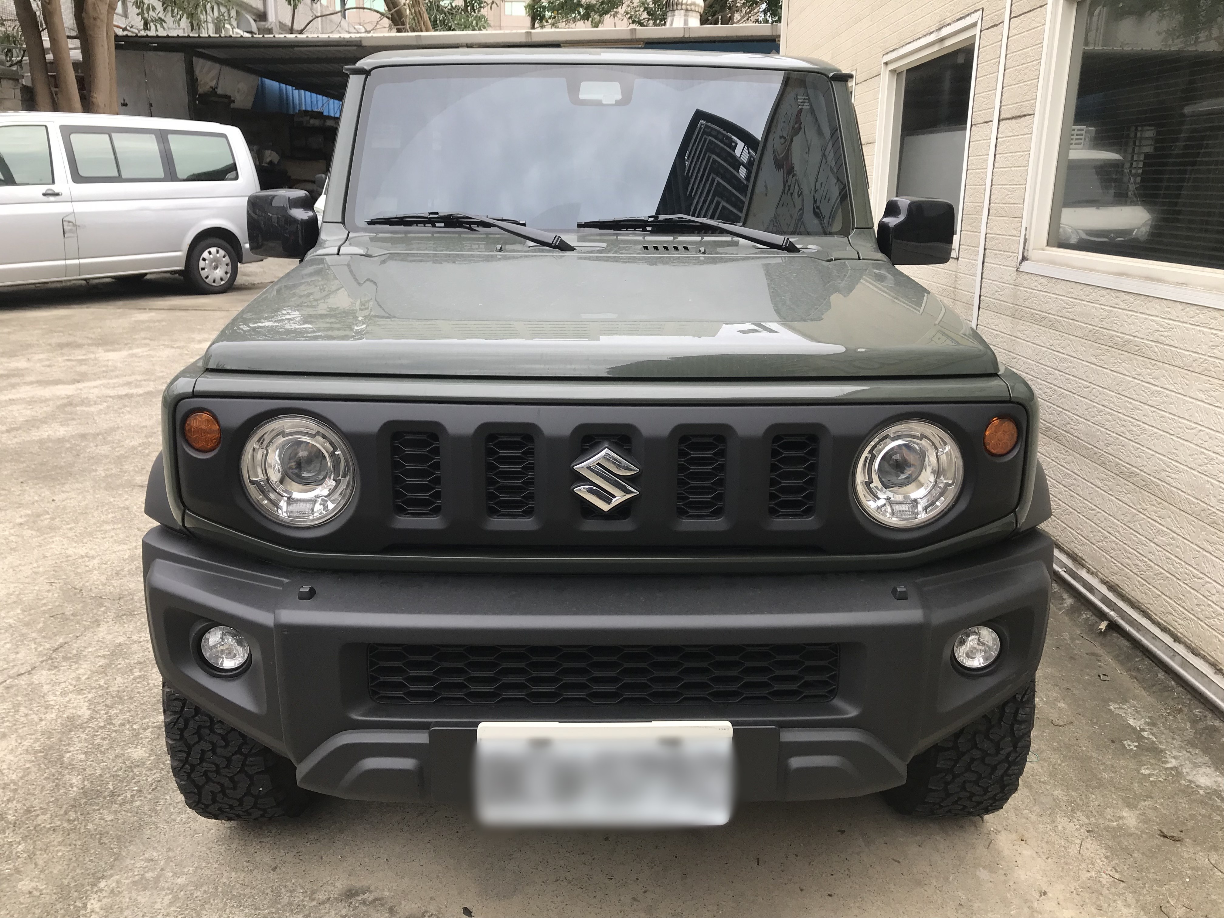 新吉米 2020 Suzuki Jimny 1.5 GLX 軍綠 #原鈑件 #越野輪框 #KO2 AT輪胎 #無越野 #無寮K #底盤無傷無鏽 ☎服務專線 : 0９80-558-999 LINE ID:Used-Cars 黃文遠  第3張相片
