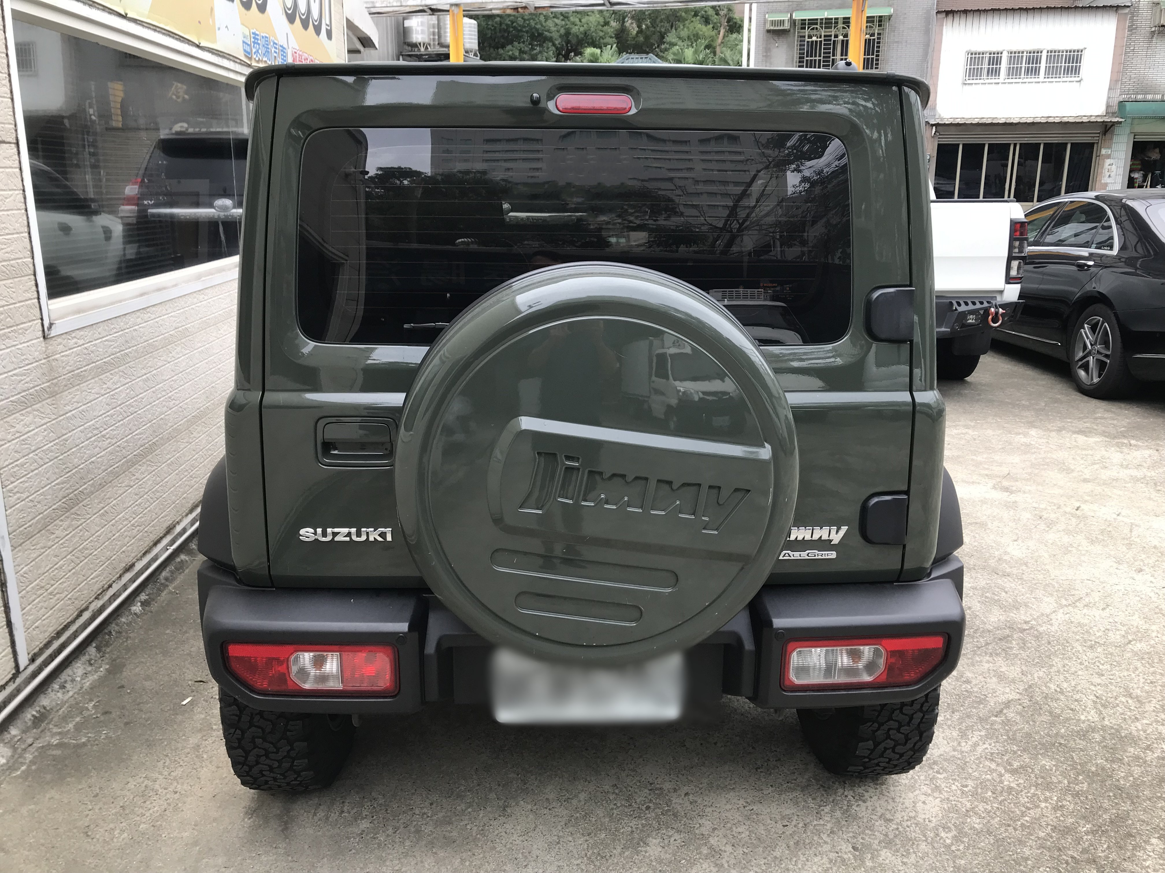 新吉米 2020 Suzuki Jimny 1.5 GLX 軍綠 #原鈑件 #越野輪框 #KO2 AT輪胎 #無越野 #無寮K #底盤無傷無鏽 ☎服務專線 : 0９80-558-999 LINE ID:Used-Cars 黃文遠  第4張相片