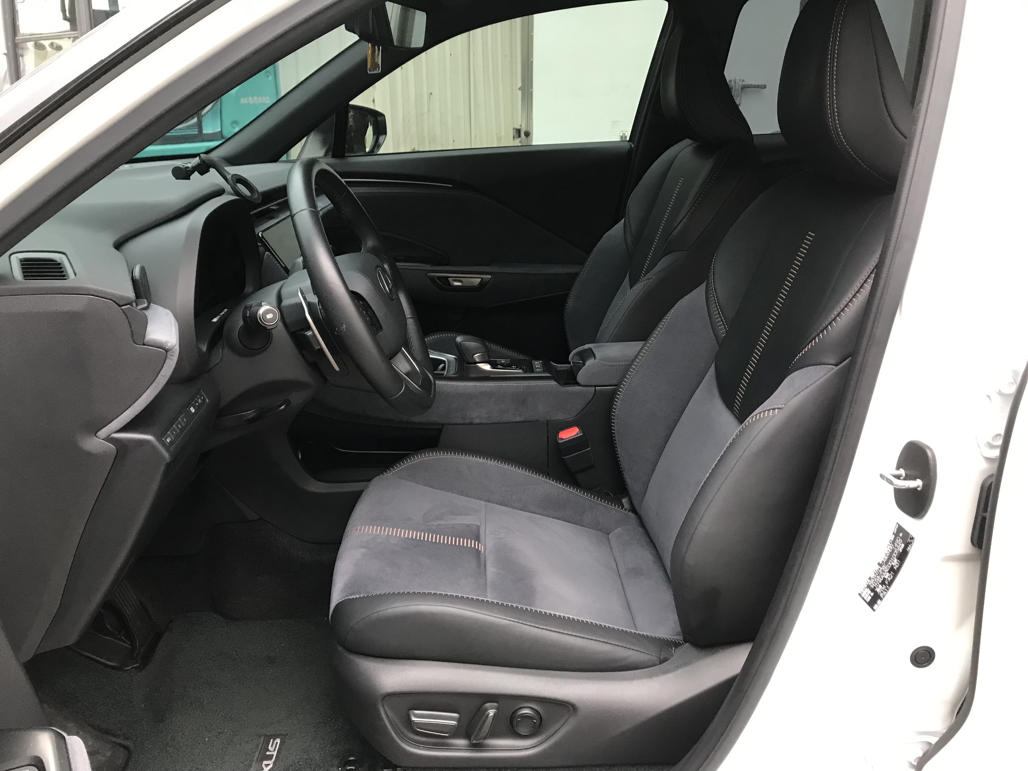 2024 Lexus 凌志 LBX Cool 豪華小型休旅車 #一手女用 #車庫車 #原鈑件 #原廠保固中 ☎服務專線 : 0９80-558-999 LINE ID:Used-Cars 黃文遠  第3張相片