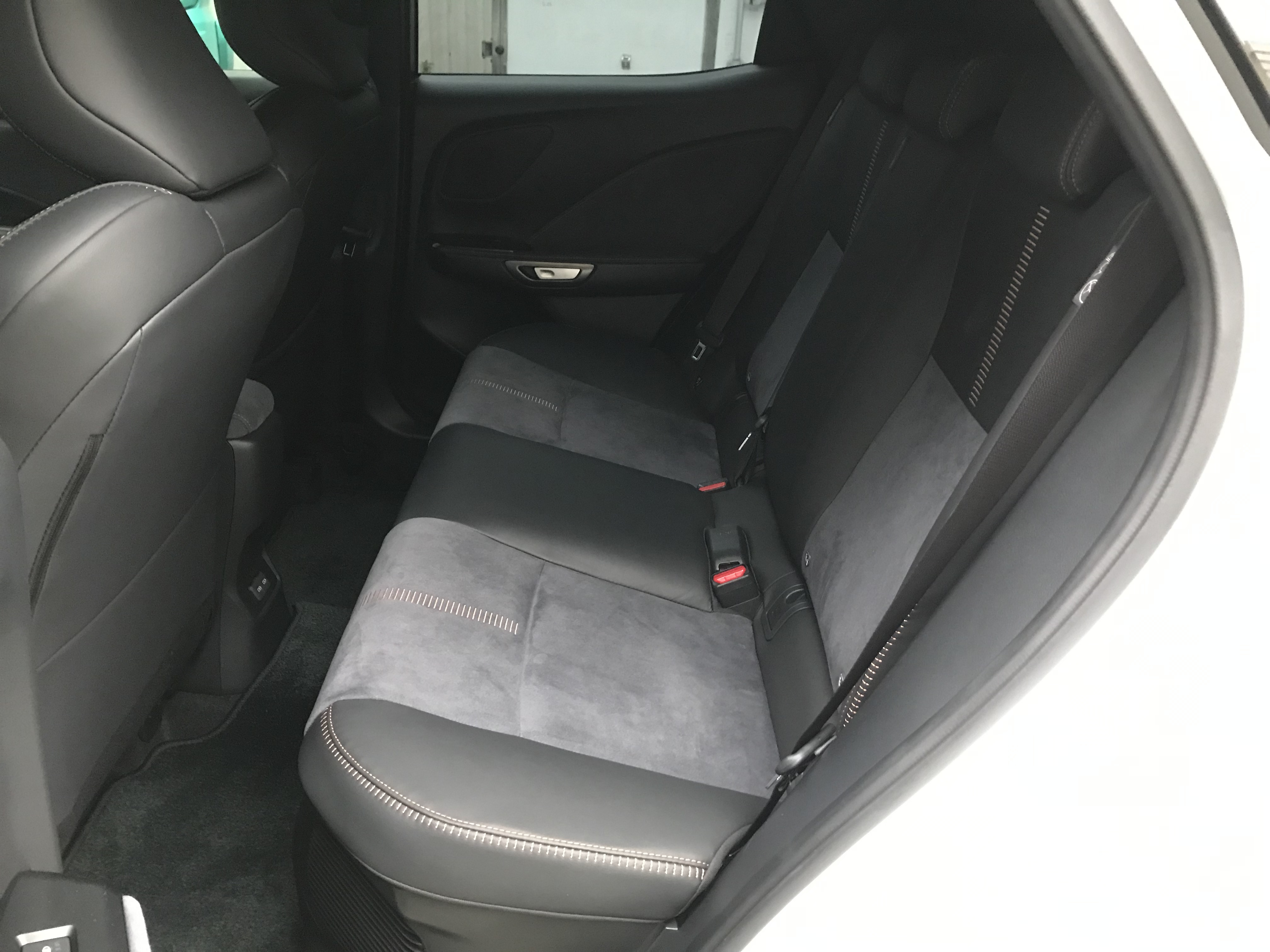 2024 Lexus 凌志 LBX Cool 豪華小型休旅車 #一手女用 #車庫車 #原鈑件 #原廠保固中 ☎服務專線 : 0９80-558-999 LINE ID:Used-Cars 黃文遠  第4張相片