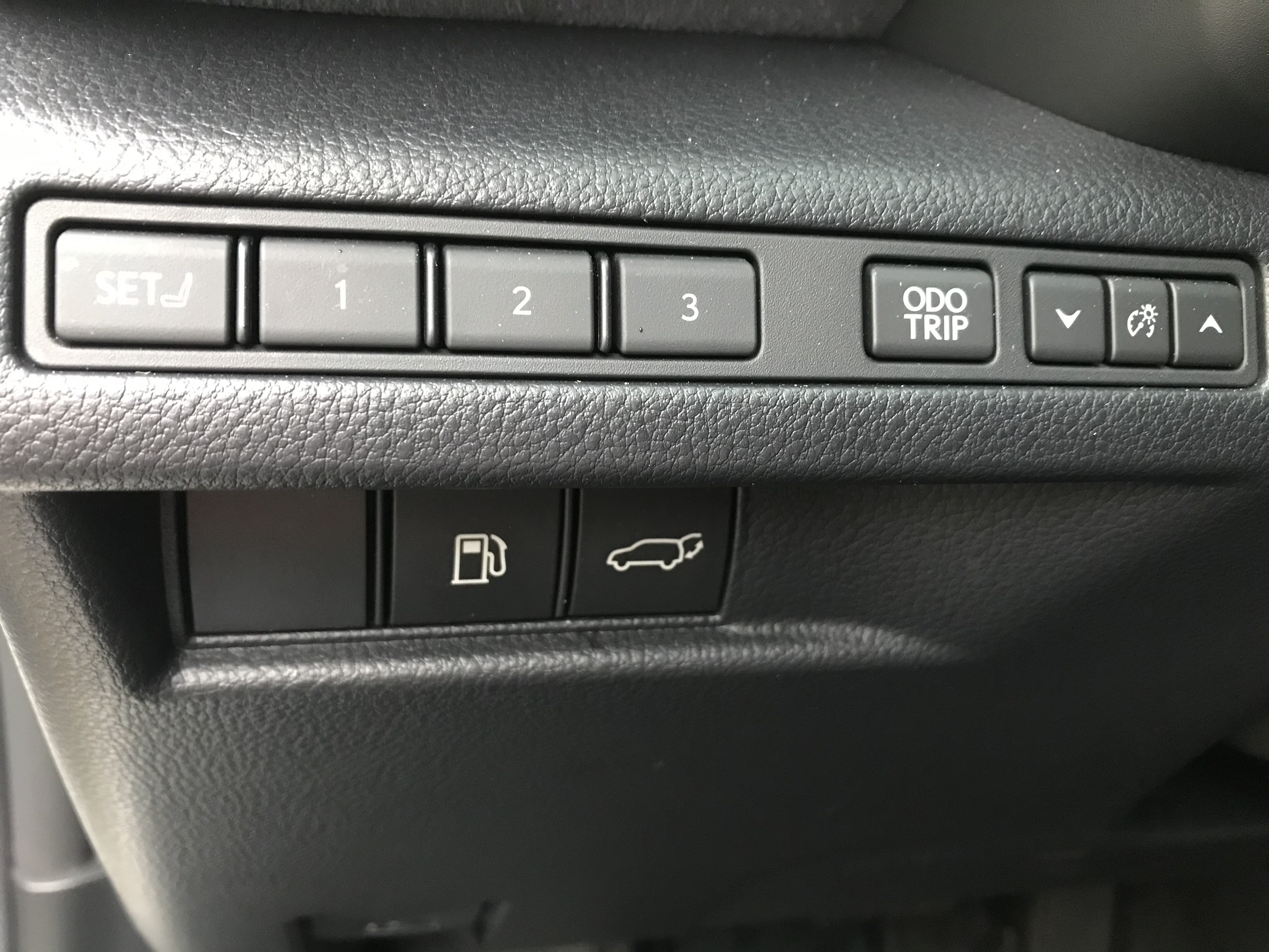 2024 Lexus 凌志 LBX Cool 豪華小型休旅車 #一手女用 #車庫車 #原鈑件 #原廠保固中 ☎服務專線 : 0９80-558-999 LINE ID:Used-Cars 黃文遠  第6張相片