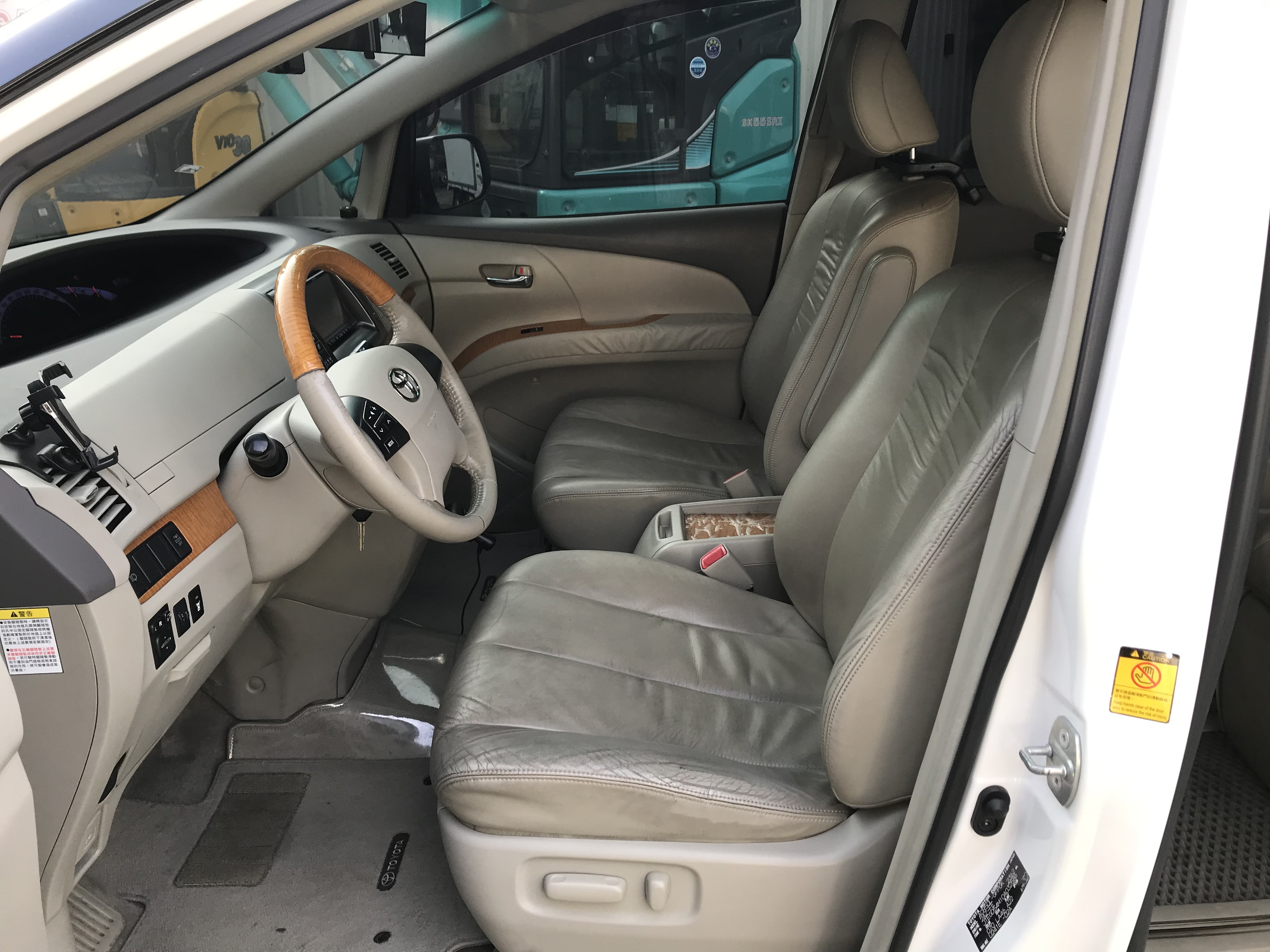 2012 Toyota Previa 2.4 原廠保養 7人座 一手車 車庫車 多功能休旅車 ☎服務專線 : 0９80-558-999 LINE ID:Used-Cars 黃文遠  第3張相片