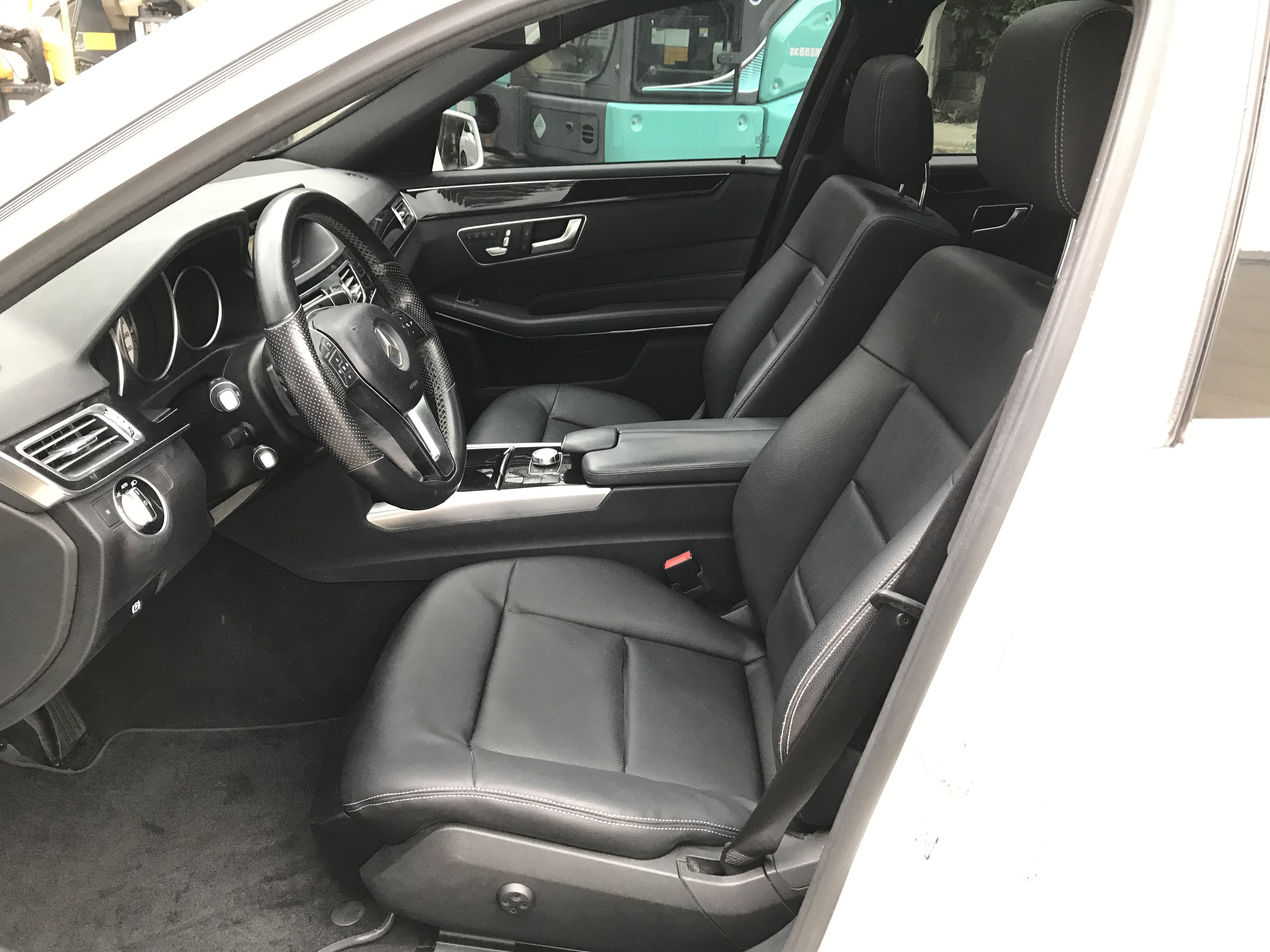 小改款 2015 M-Benz E-Class Sedan E200 Avantgarde 總代理一手車 原鈑件車庫車 ☎ : 0９80-558-999 LINE ID:Used-Cars 黃文遠  第3張相片