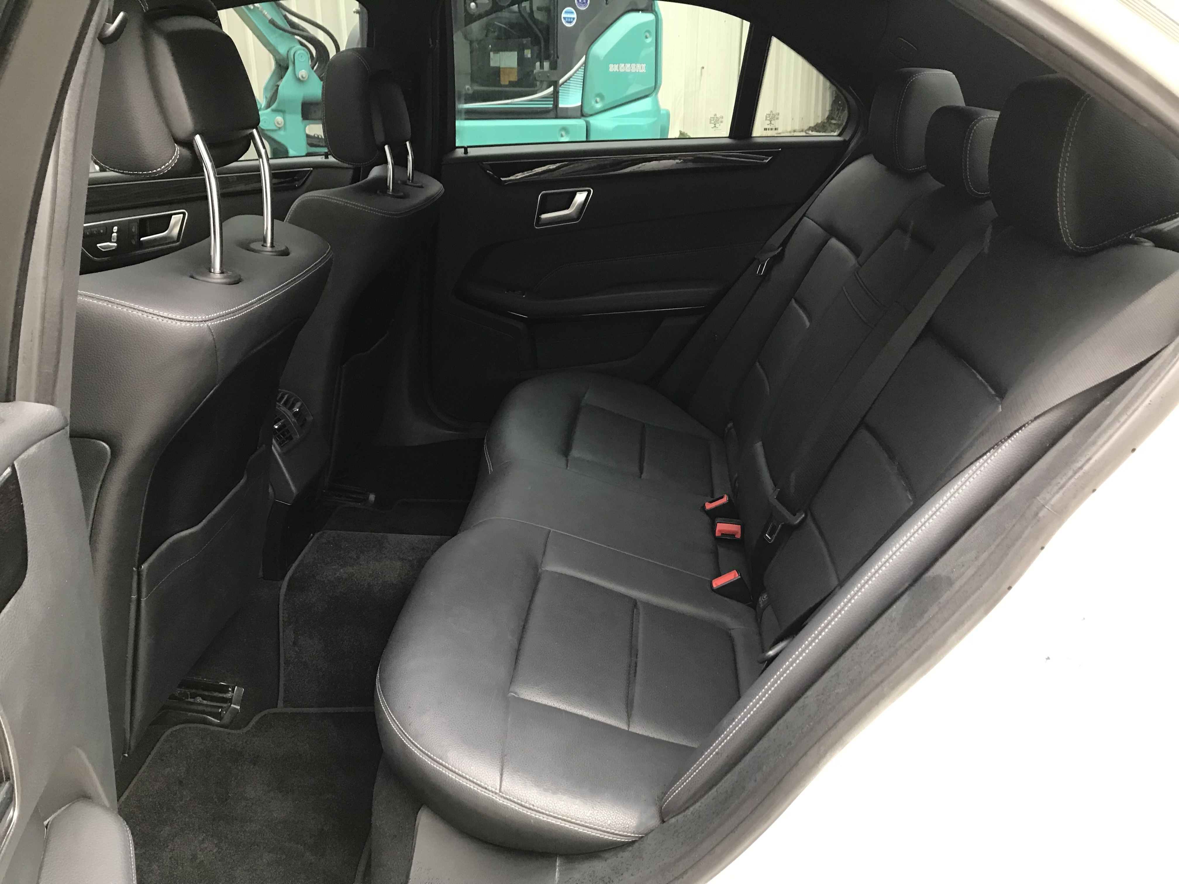 小改款 2015 M-Benz E-Class Sedan E200 Avantgarde 總代理一手車 原鈑件車庫車 ☎ : 0９80-558-999 LINE ID:Used-Cars 黃文遠  第4張相片