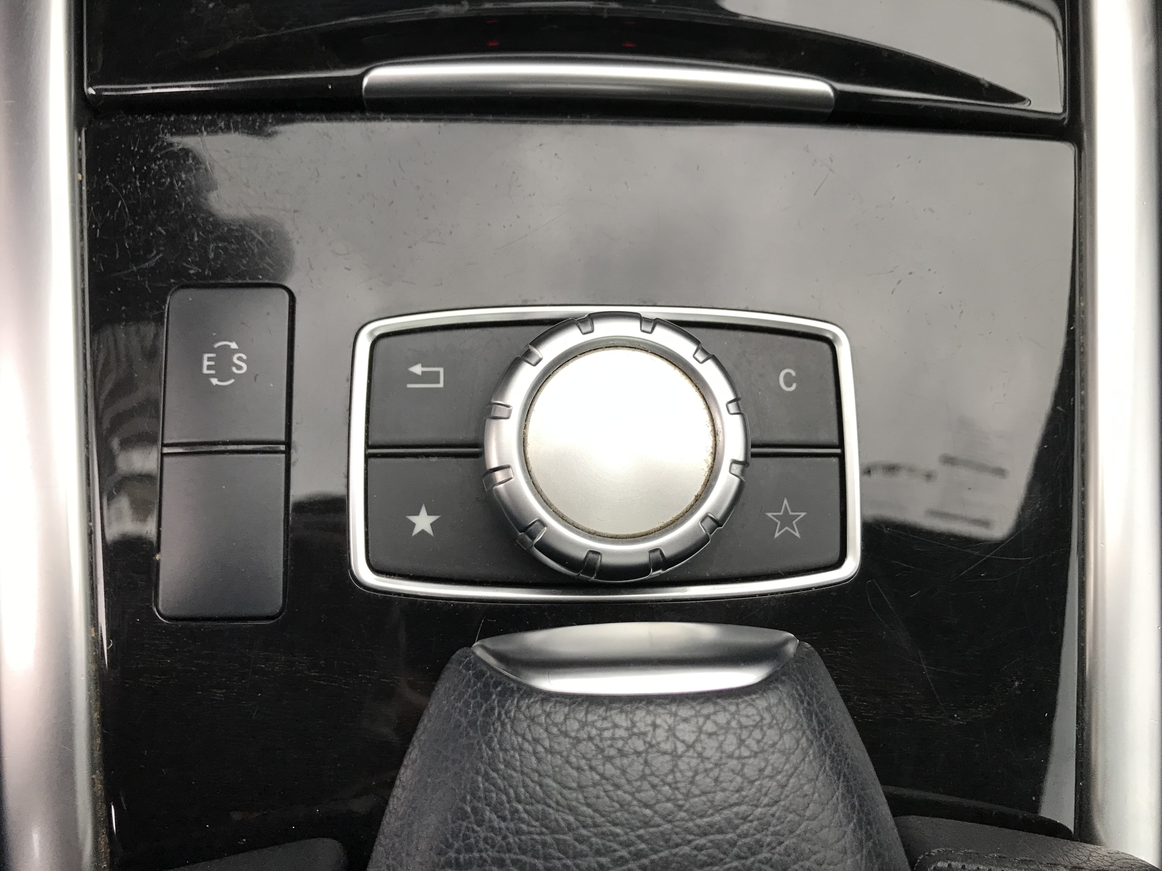 小改款 2015 M-Benz E-Class Sedan E200 Avantgarde 總代理一手車 原鈑件車庫車 ☎ : 0９80-558-999 LINE ID:Used-Cars 黃文遠  第7張相片