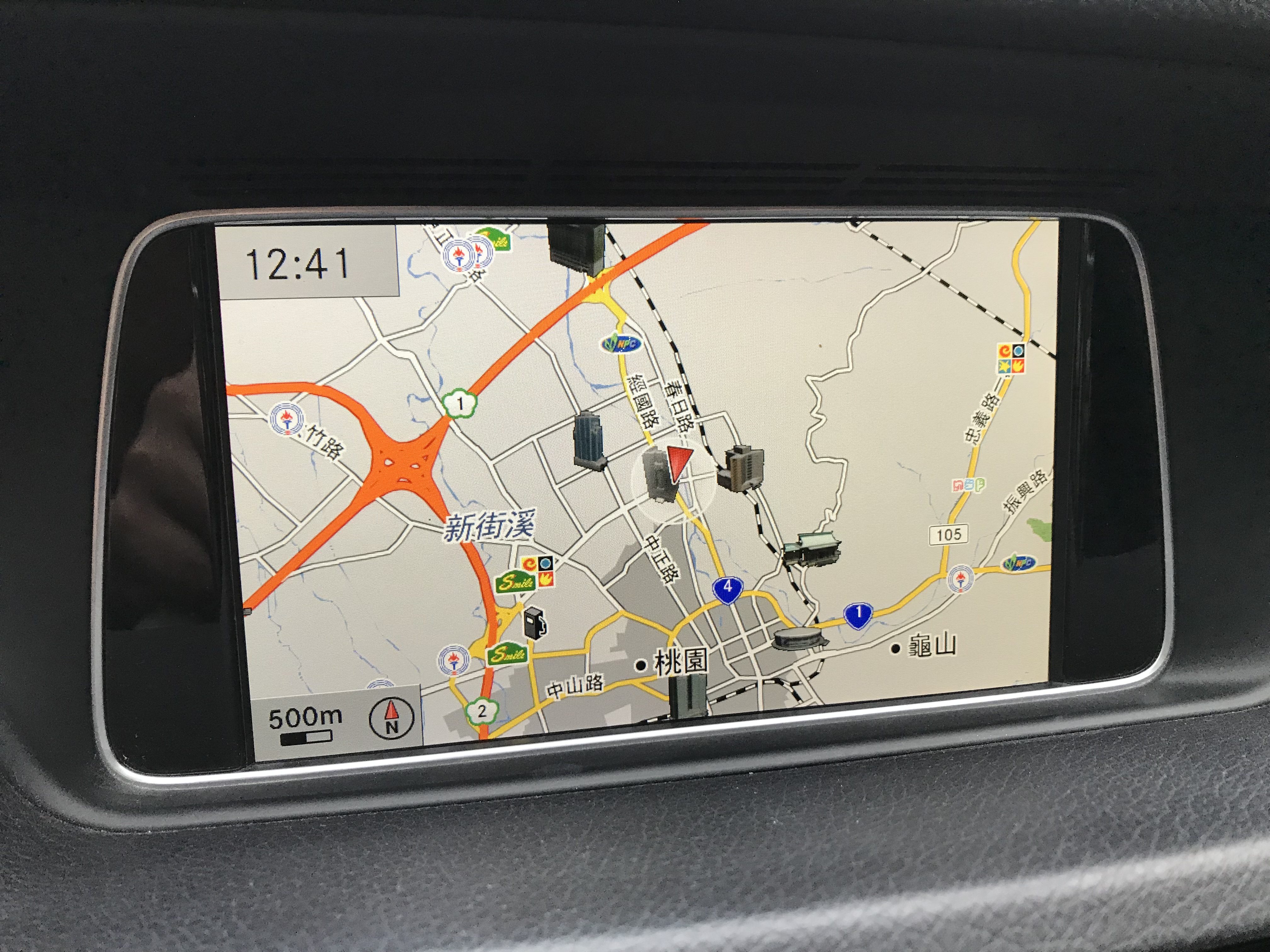 小改款 2015 M-Benz E-Class Sedan E200 Avantgarde 總代理一手車 原鈑件車庫車 ☎ : 0９80-558-999 LINE ID:Used-Cars 黃文遠  第9張相片