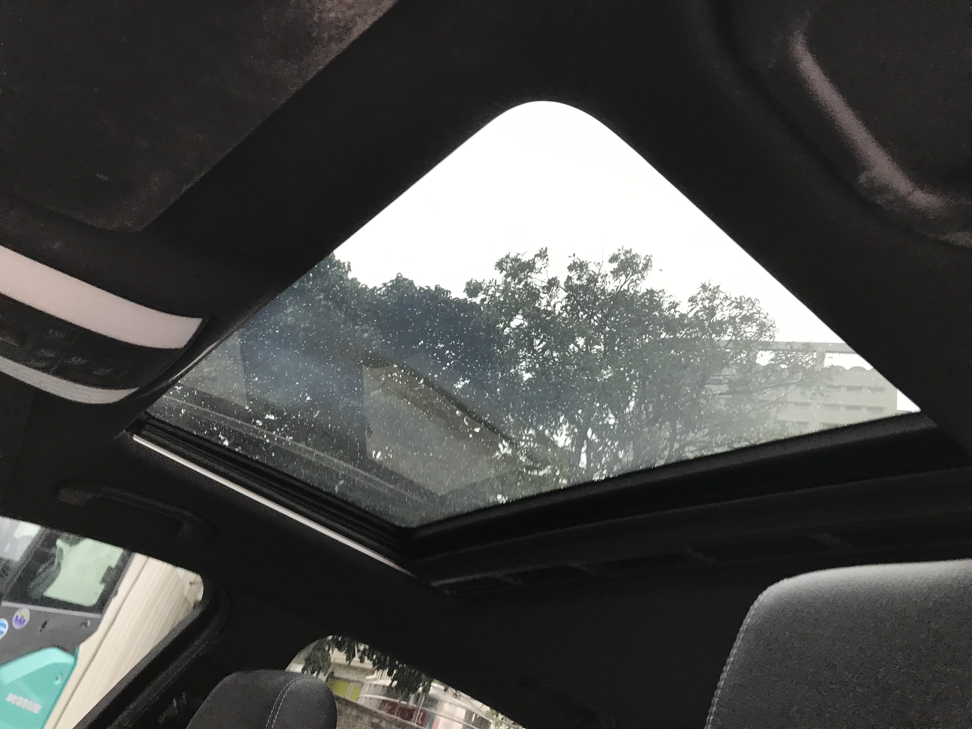 小改款 2015 M-Benz E-Class Sedan E200 Avantgarde 總代理一手車 原鈑件車庫車 ☎ : 0９80-558-999 LINE ID:Used-Cars 黃文遠  第10張相片