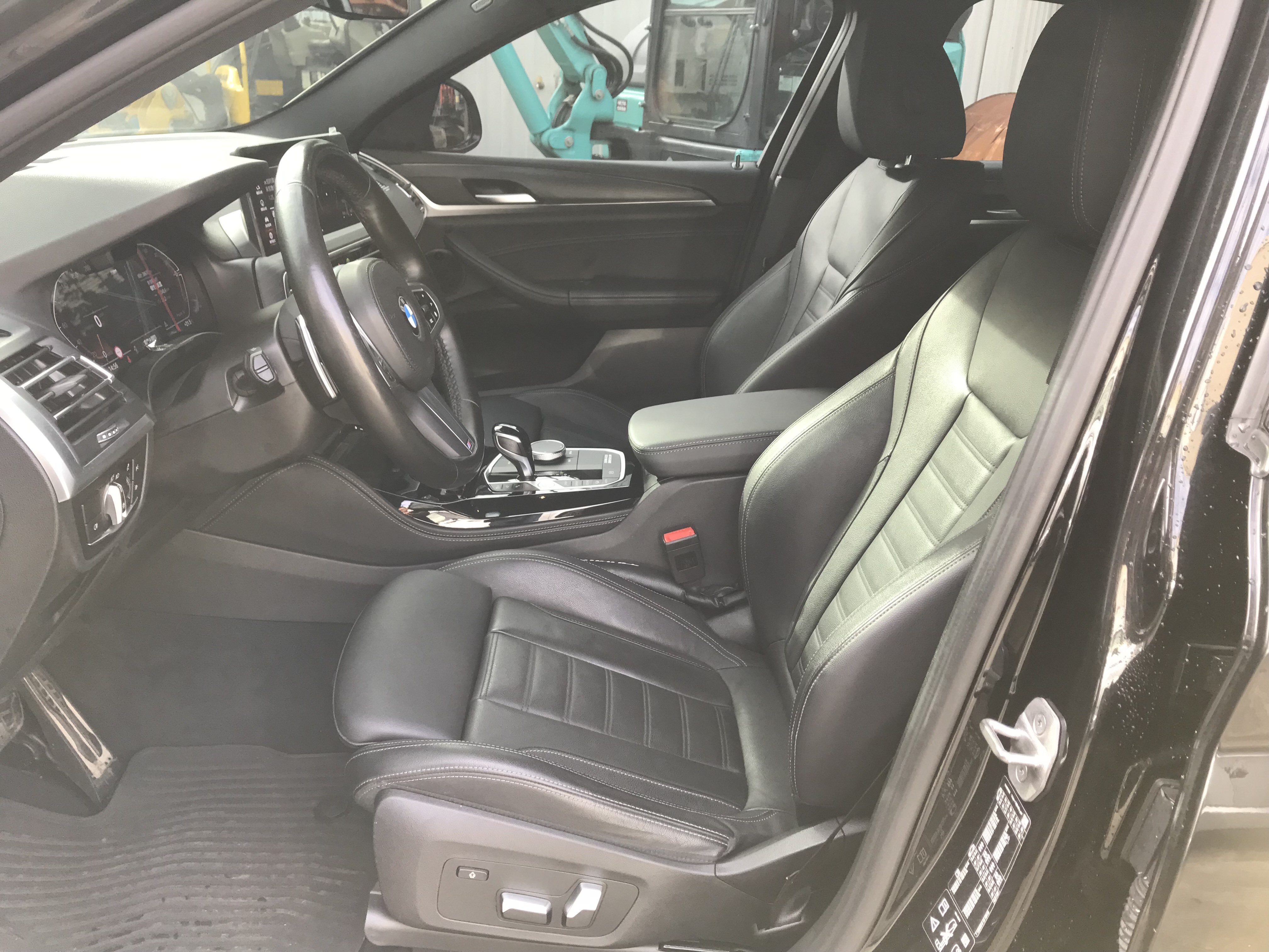 2022 BMW X4 xDrive30i M Sport 小改款輕油電 一手車 車庫車 原鈑件 僅跑3萬 剛原廠保養完 ☎ : 0980-558-999 LINE ID:Used-Cars 黃文遠  第3張相片