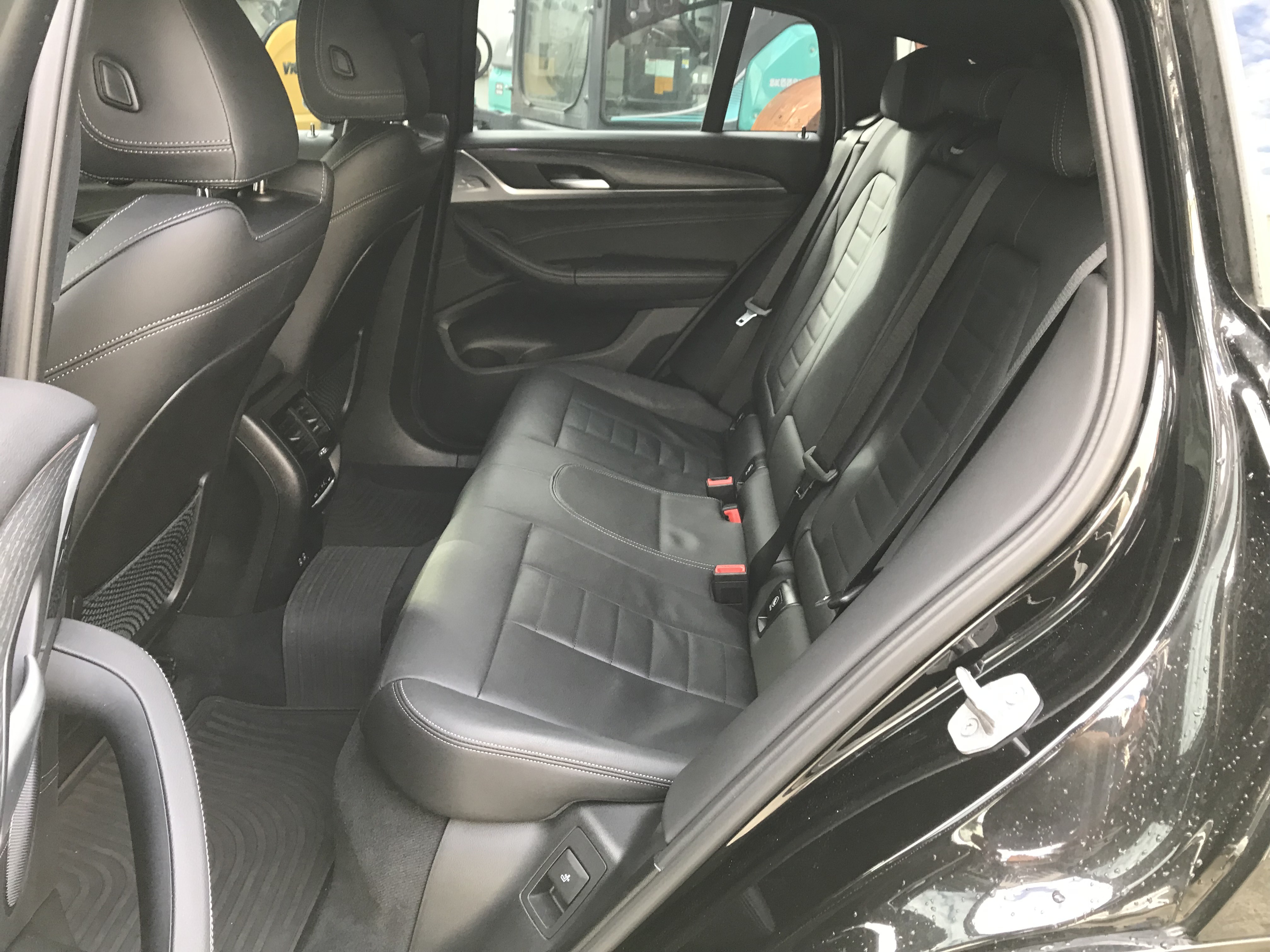 2022 BMW X4 xDrive30i M Sport 小改款輕油電 一手車 車庫車 原鈑件 僅跑3萬 剛原廠保養完 ☎ : 0980-558-999 LINE ID:Used-Cars 黃文遠  第4張相片