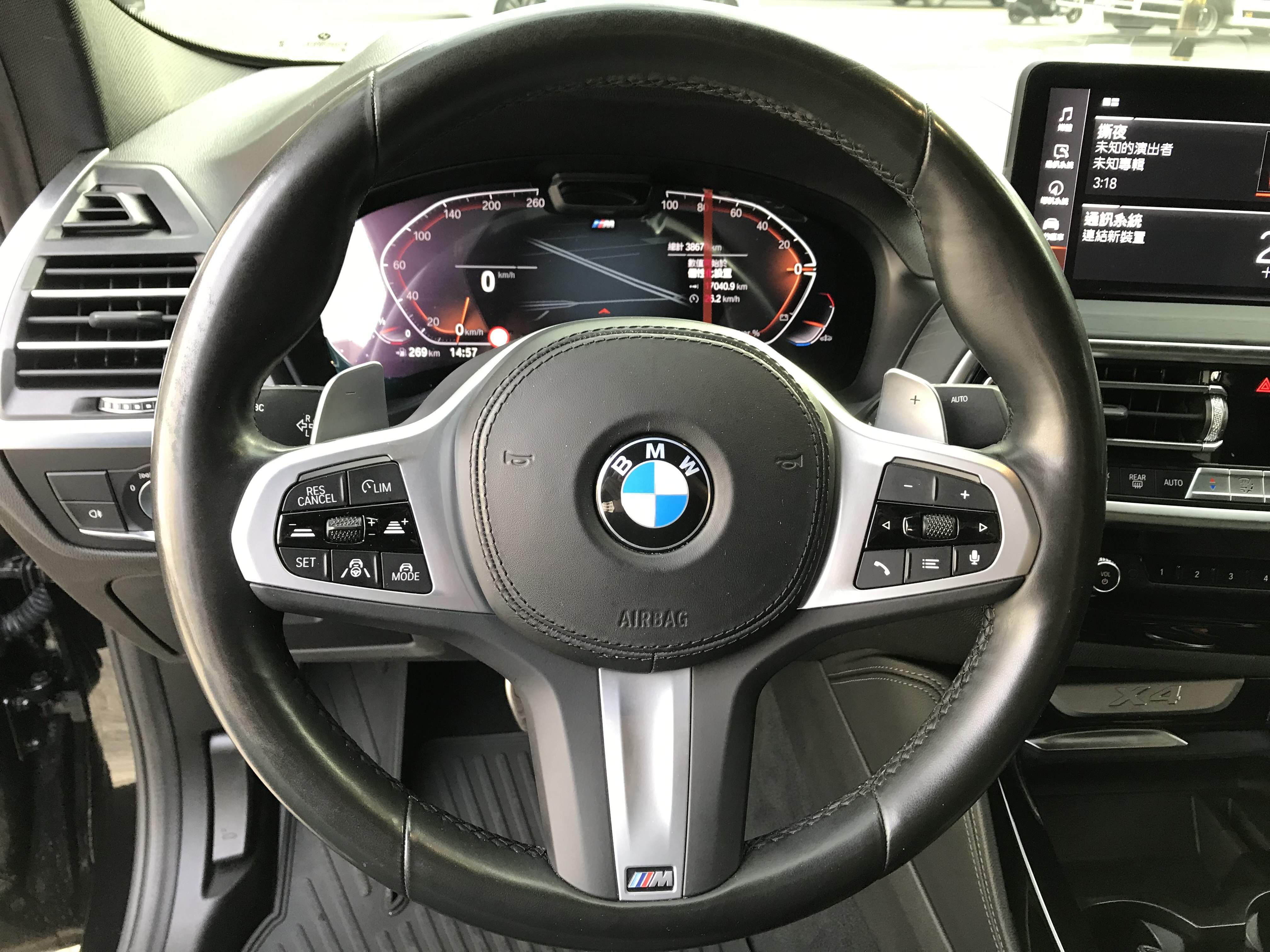 2022 BMW X4 xDrive30i M Sport 小改款輕油電 一手車 車庫車 原鈑件 僅跑3萬 剛原廠保養完 ☎ : 0980-558-999 LINE ID:Used-Cars 黃文遠  第9張相片