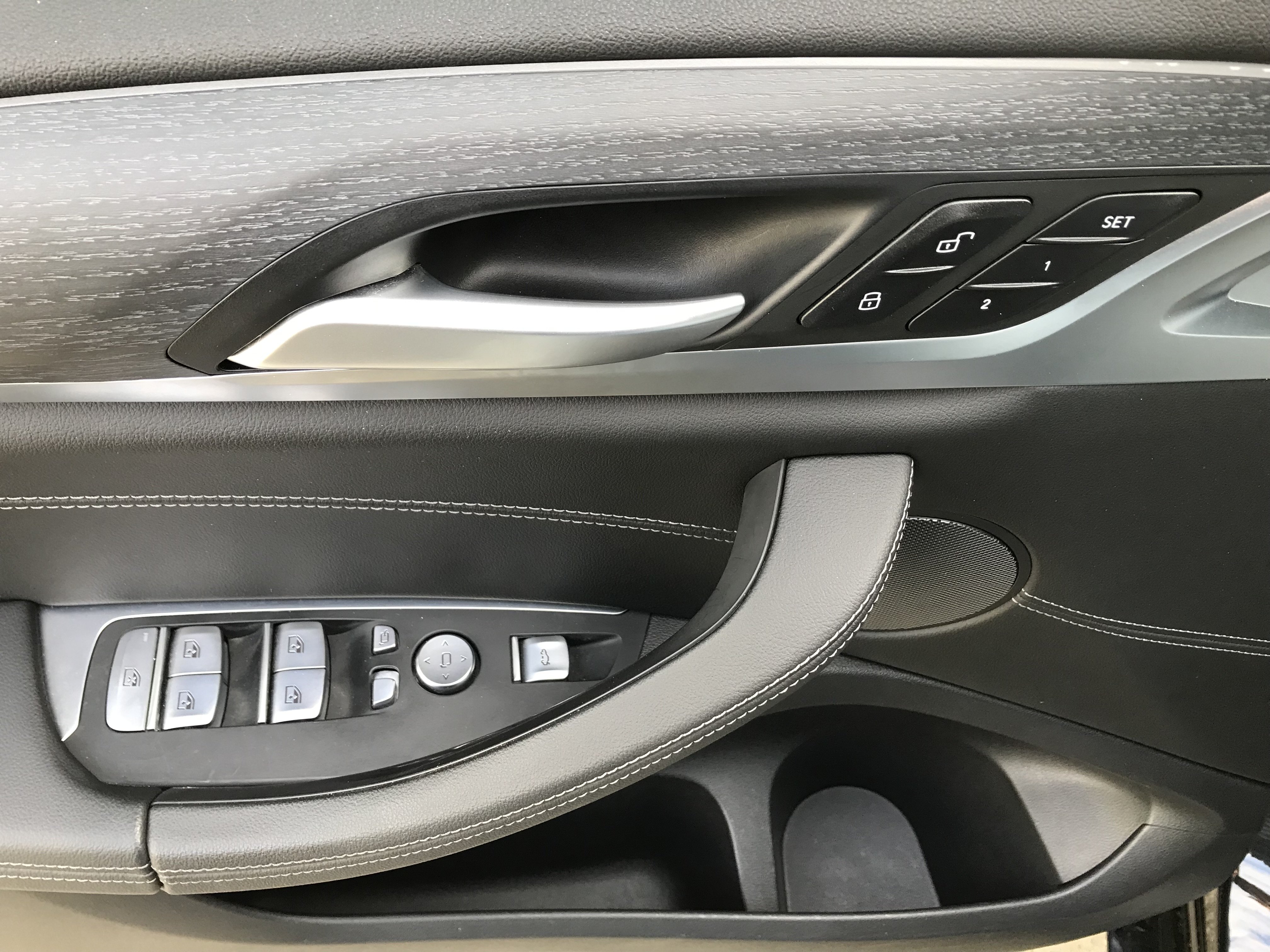 2022 BMW X4 xDrive30i M Sport 小改款輕油電 一手車 車庫車 原鈑件 僅跑3萬 剛原廠保養完 ☎ : 0980-558-999 LINE ID:Used-Cars 黃文遠  第10張相片