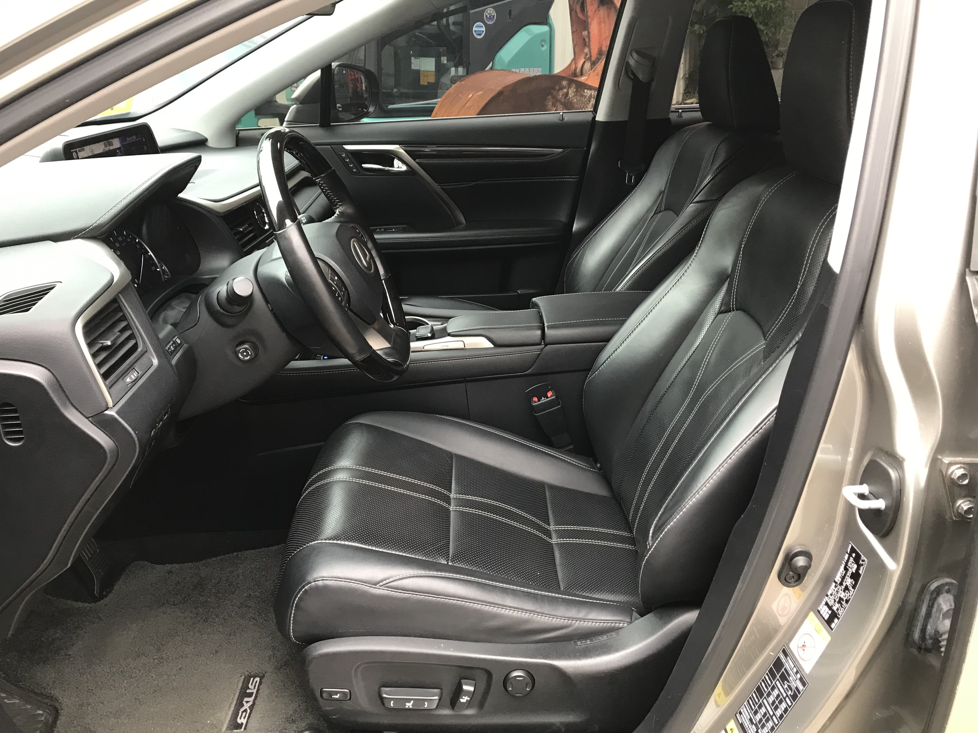 極致運動跑旅 2019 Lexus 凌志 RX300 旗艦版 #一手車 #全程原廠保養 #車庫車 ☎服務專線 : 0９80-558-999 LINE ID:Used-Cars 黃文遠  第3張相片