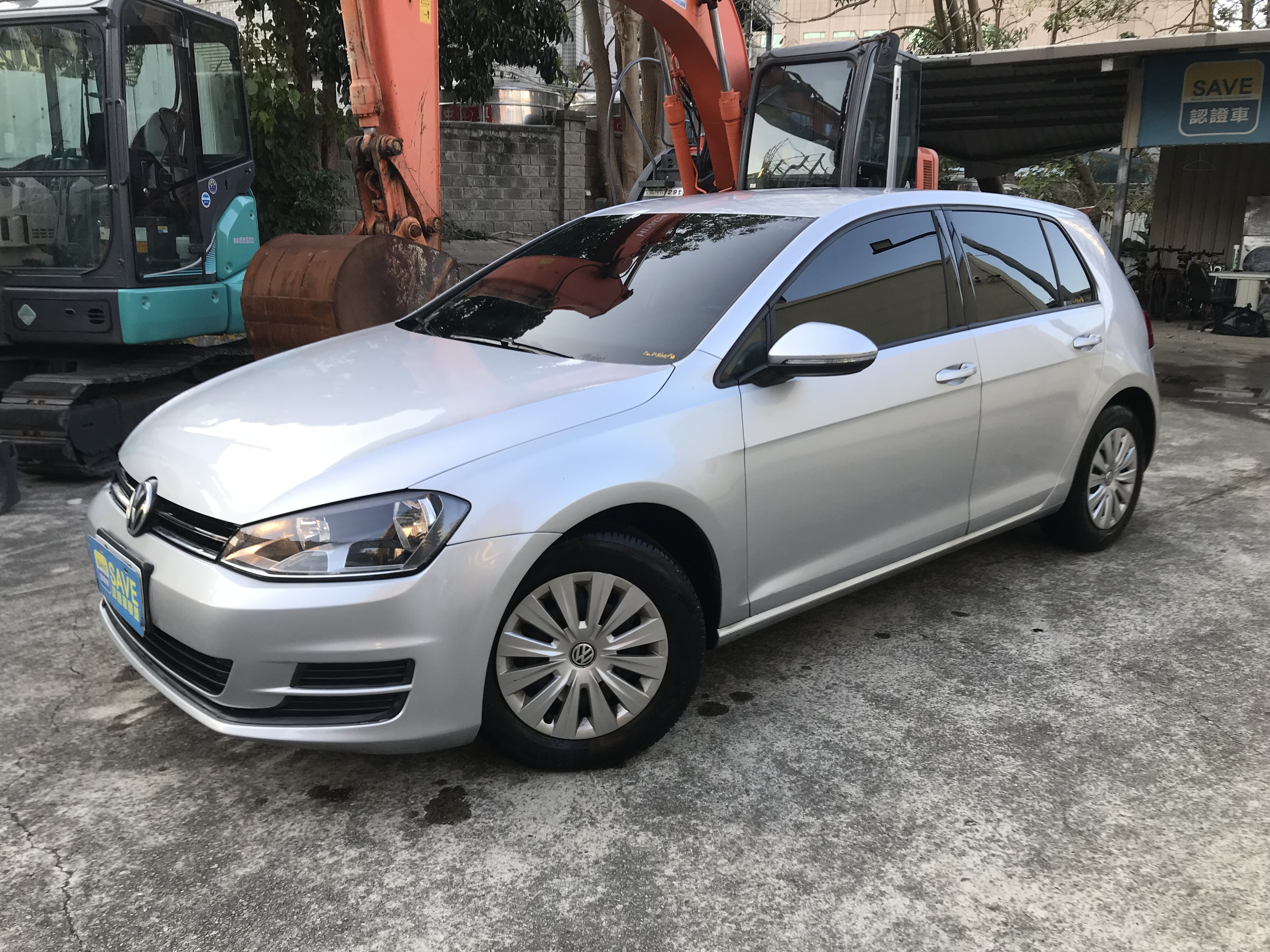 2013 Volkswagen 福斯 Golf(NEW) 1.2 TSI 媽媽接送孩子的安全選擇 僅跑10萬 一手車 ☎服務專線 : 0９80-558-999 LINE ID:Used-Cars 黃文遠  第1張相片