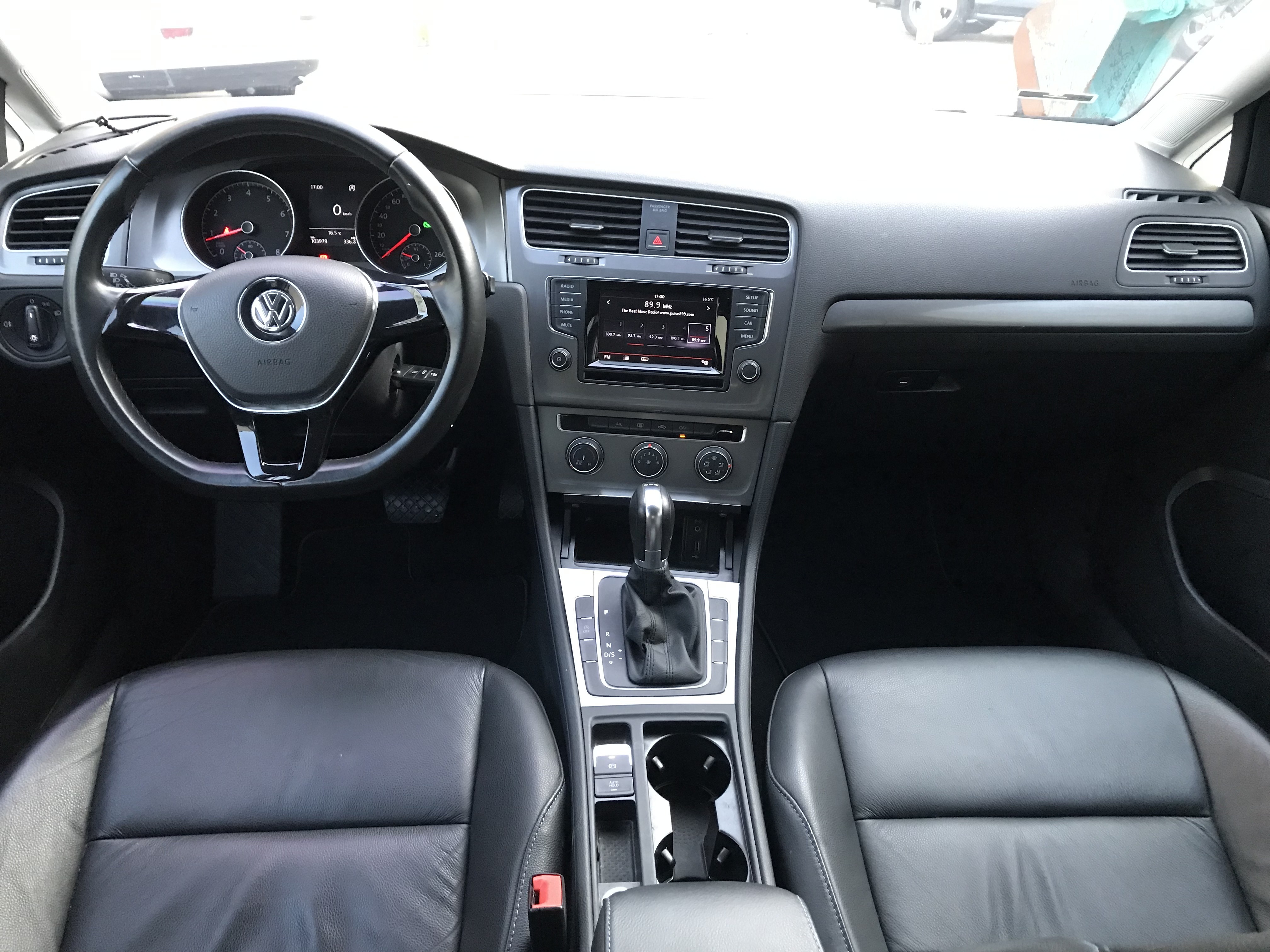 2013 Volkswagen 福斯 Golf(NEW) 1.2 TSI 媽媽接送孩子的安全選擇 僅跑10萬 一手車 ☎服務專線 : 0９80-558-999 LINE ID:Used-Cars 黃文遠  第5張相片