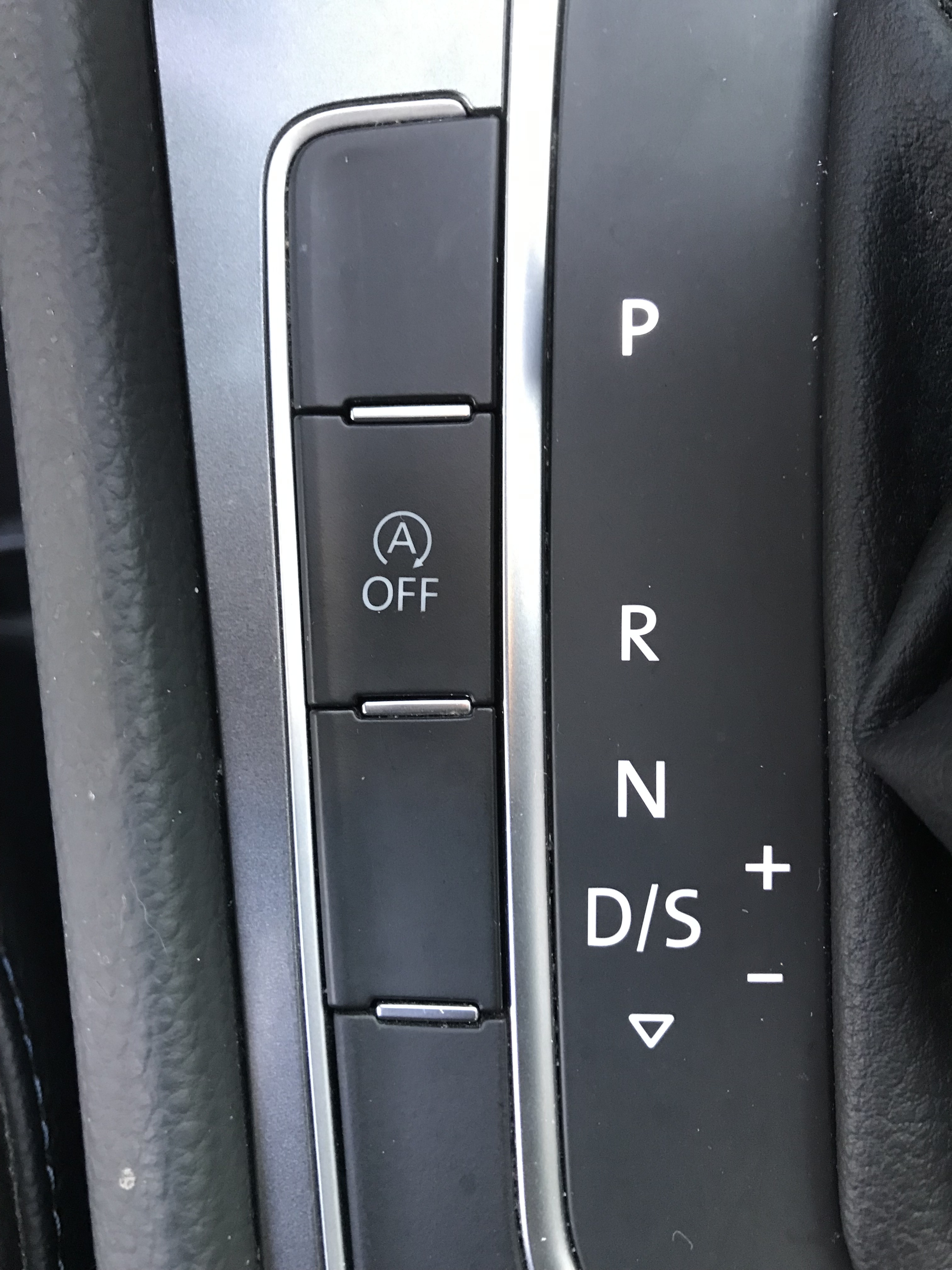 2013 Volkswagen 福斯 Golf(NEW) 1.2 TSI 媽媽接送孩子的安全選擇 僅跑10萬 一手車 ☎服務專線 : 0９80-558-999 LINE ID:Used-Cars 黃文遠  第6張相片