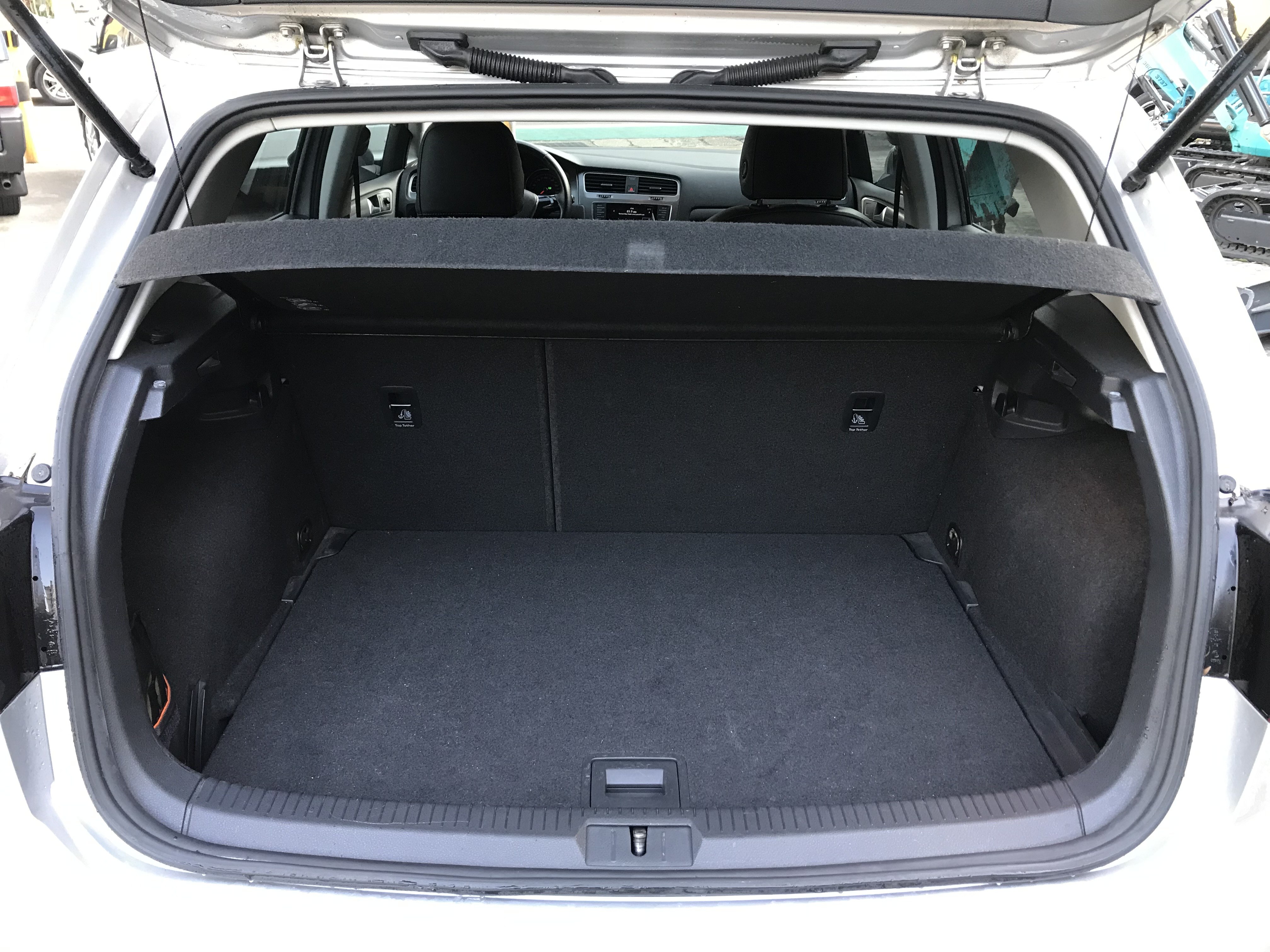 2013 Volkswagen 福斯 Golf(NEW) 1.2 TSI 媽媽接送孩子的安全選擇 僅跑10萬 一手車 ☎服務專線 : 0９80-558-999 LINE ID:Used-Cars 黃文遠  第10張相片