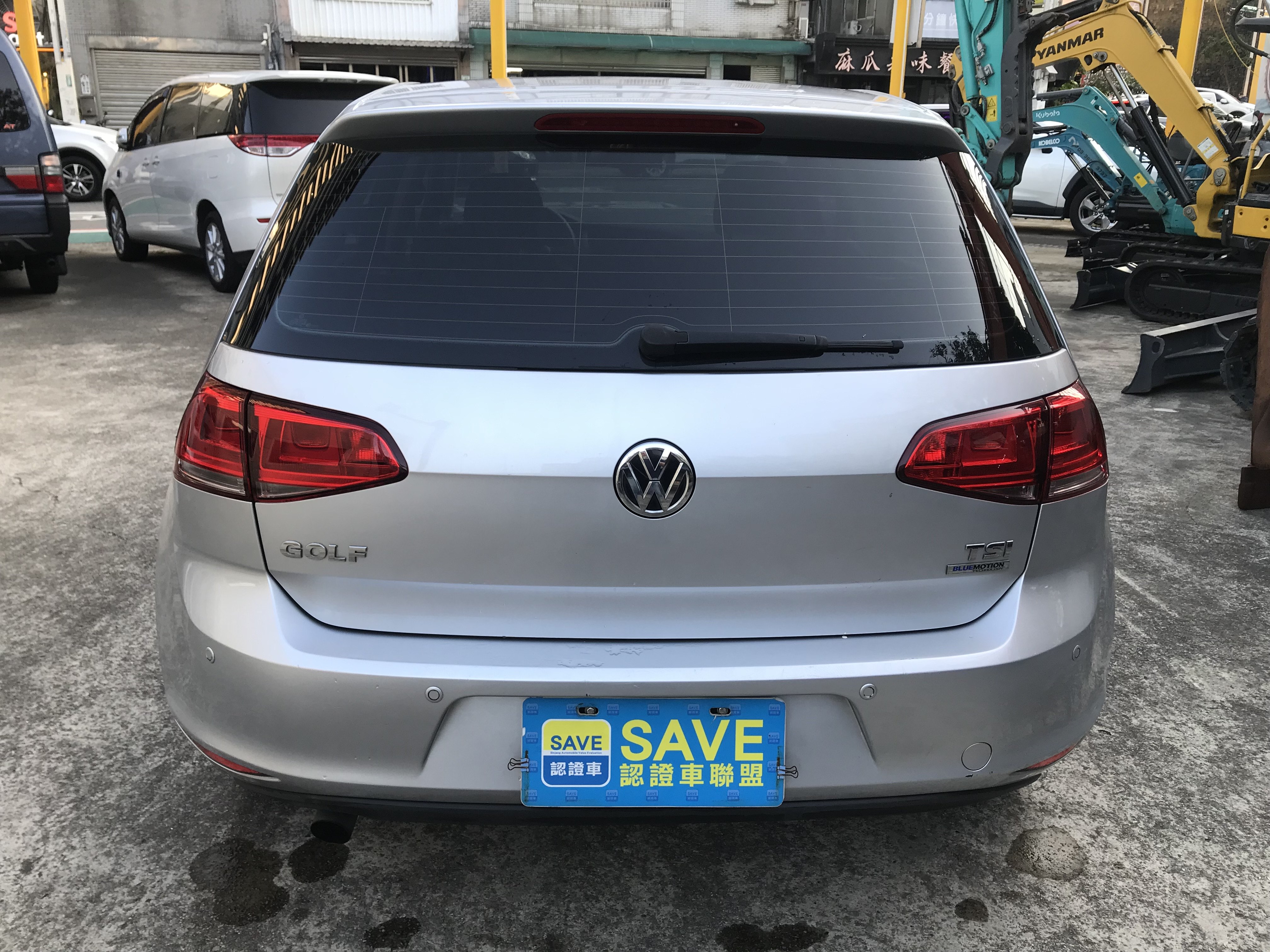2013 Volkswagen 福斯 Golf(NEW) 1.2 TSI 媽媽接送孩子的安全選擇 僅跑10萬 一手車 ☎服務專線 : 0９80-558-999 LINE ID:Used-Cars 黃文遠  第12張相片