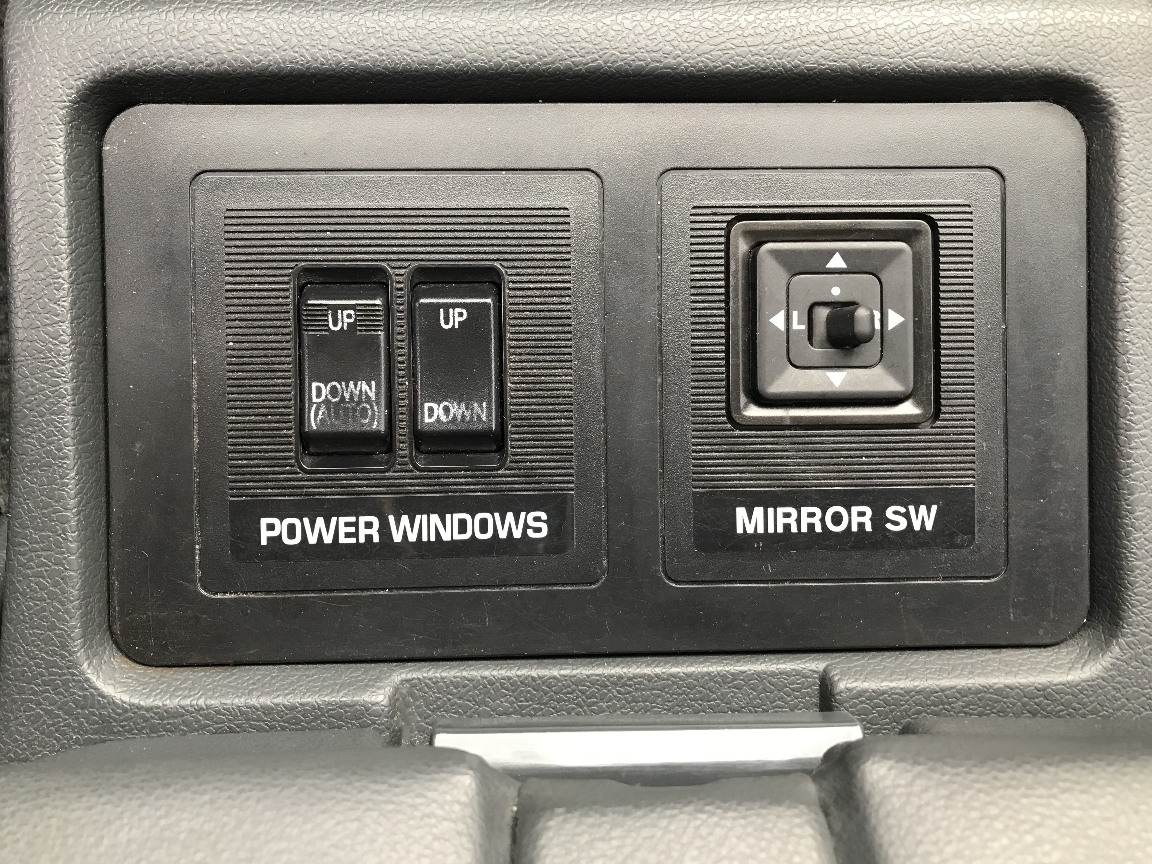 2021 中華 Delica 得利卡 廂車 #8人座 #自排 #僅跑2萬 #一手車 #全車原鈑 #里程保證 #內外如新 ☎服務專線 : 0９80-558-999 LINE ID:Used-Cars 黃文遠  第9張相片