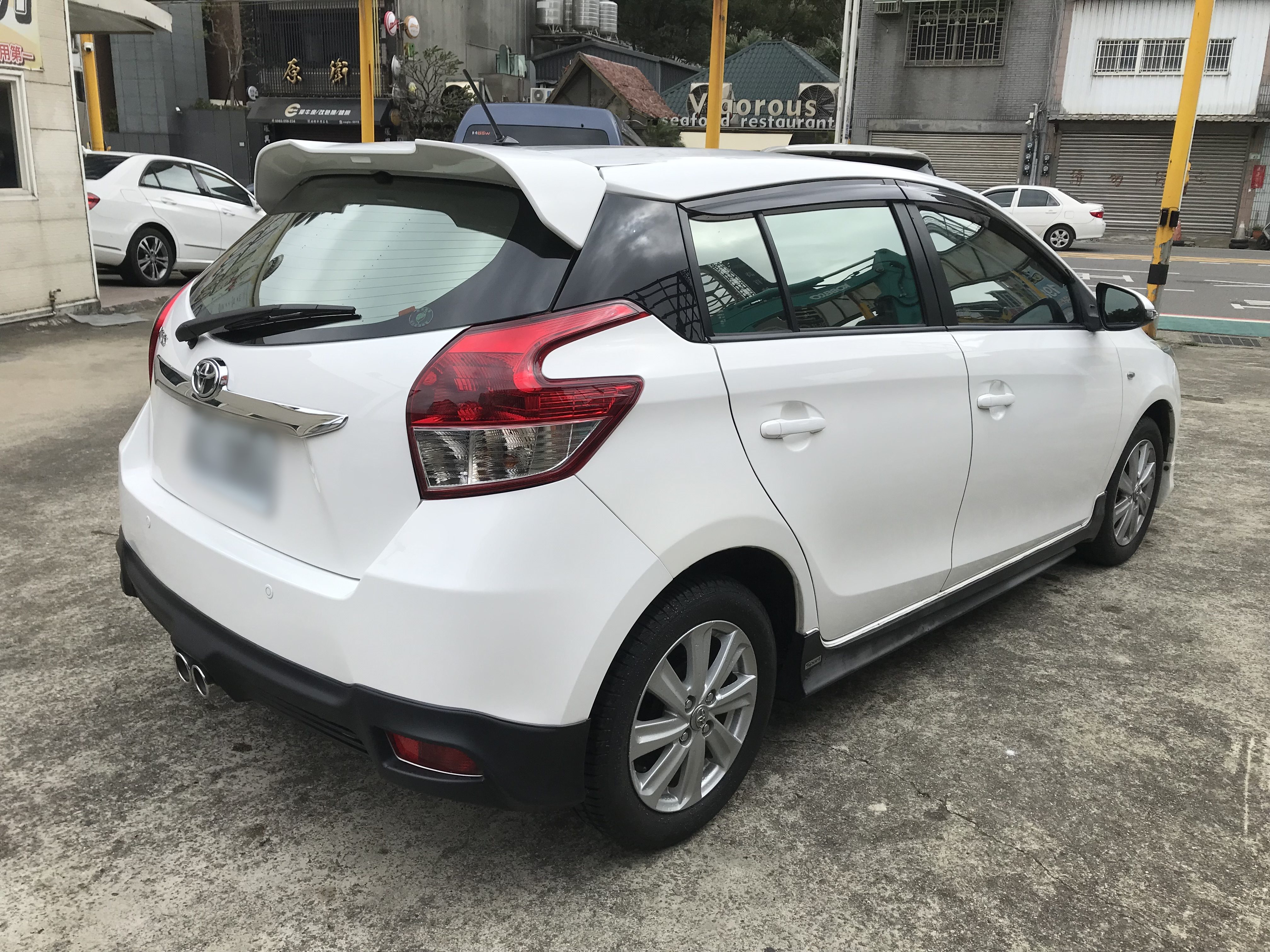 2015 大鴨 Toyota Yaris 1.5 #一手女用車 #安卓機 #空力套件 #國民神車 #省油省稅 #維修保養便宜 請直接來電 ☎ : 0980-558-999 (訊息回覆較慢)  第2張相片