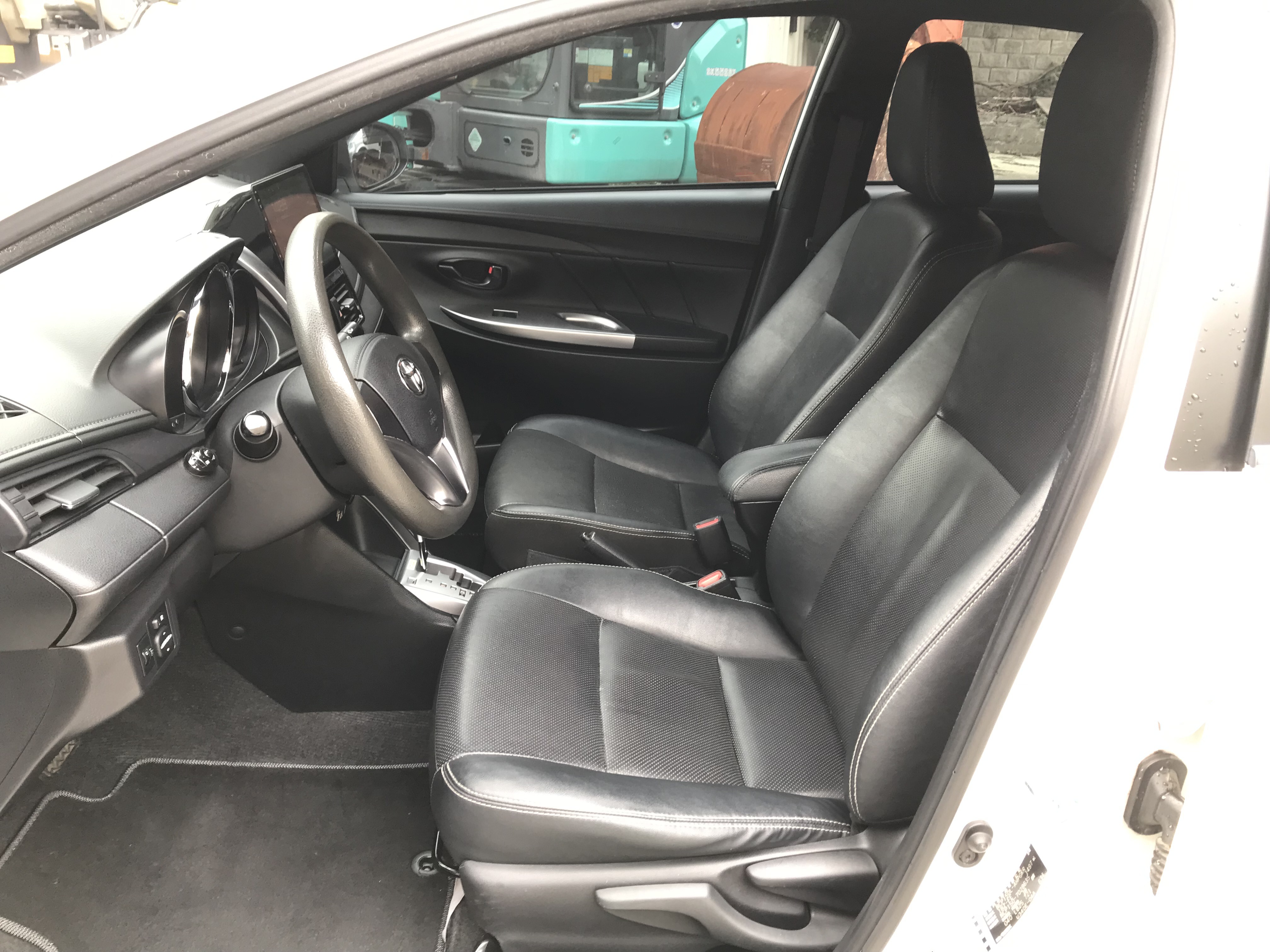 2015 大鴨 Toyota Yaris 1.5 #一手女用車 #安卓機 #空力套件 #國民神車 #省油省稅 #維修保養便宜 請直接來電 ☎ : 0980-558-999 (訊息回覆較慢)  第3張相片