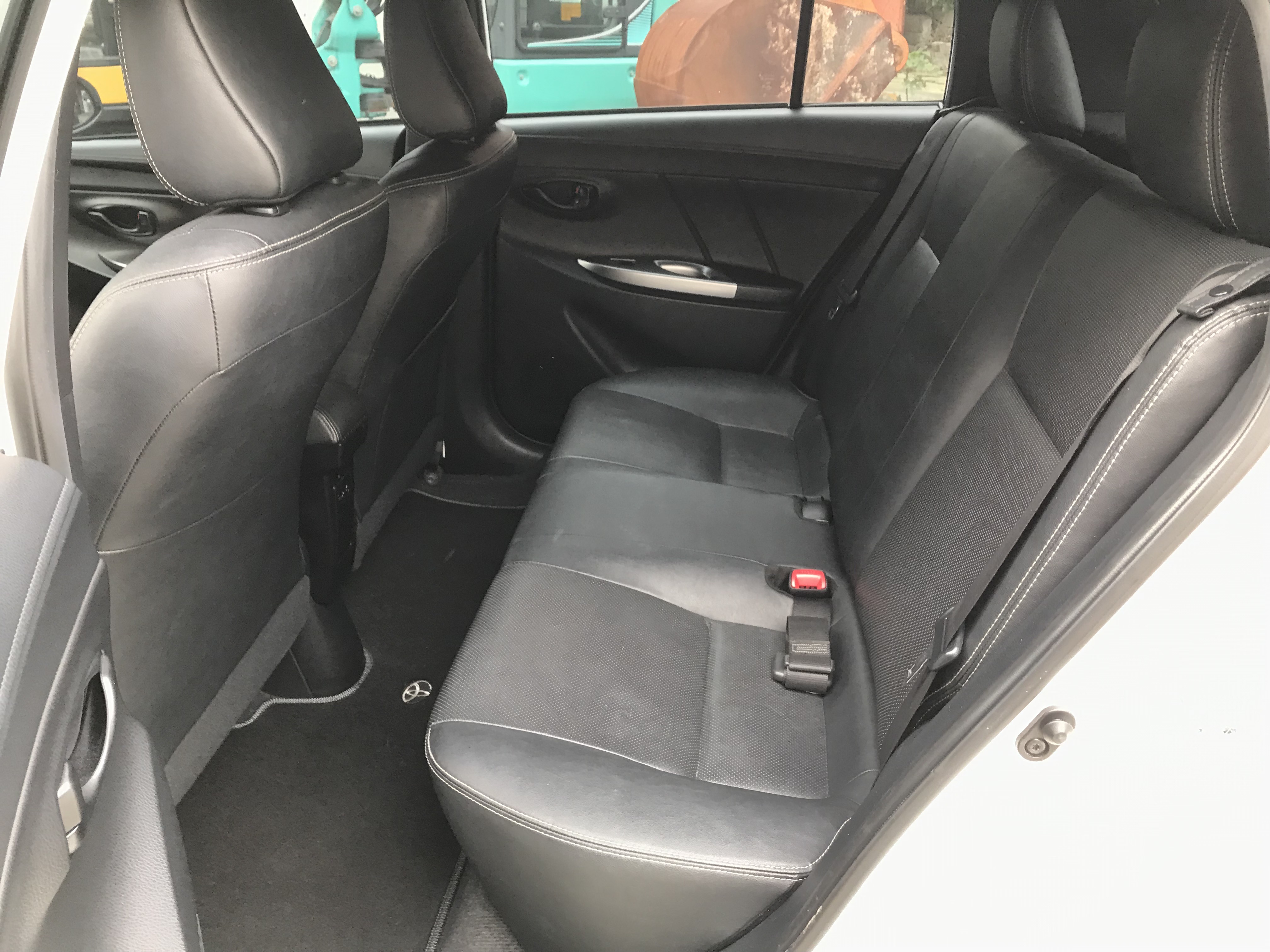 2015 大鴨 Toyota Yaris 1.5 #一手女用車 #安卓機 #空力套件 #國民神車 #省油省稅 #維修保養便宜 請直接來電 ☎ : 0980-558-999 (訊息回覆較慢)  第4張相片