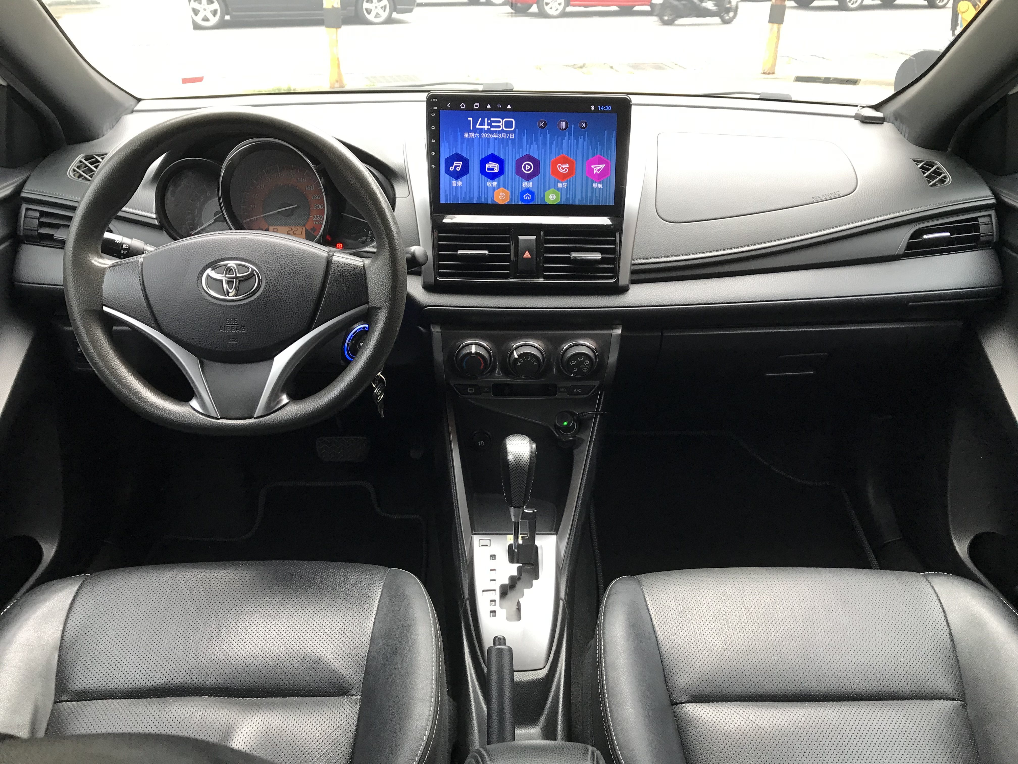2015 大鴨 Toyota Yaris 1.5 #一手女用車 #安卓機 #空力套件 #國民神車 #省油省稅 #維修保養便宜 請直接來電 ☎ : 0980-558-999 (訊息回覆較慢)  第5張相片