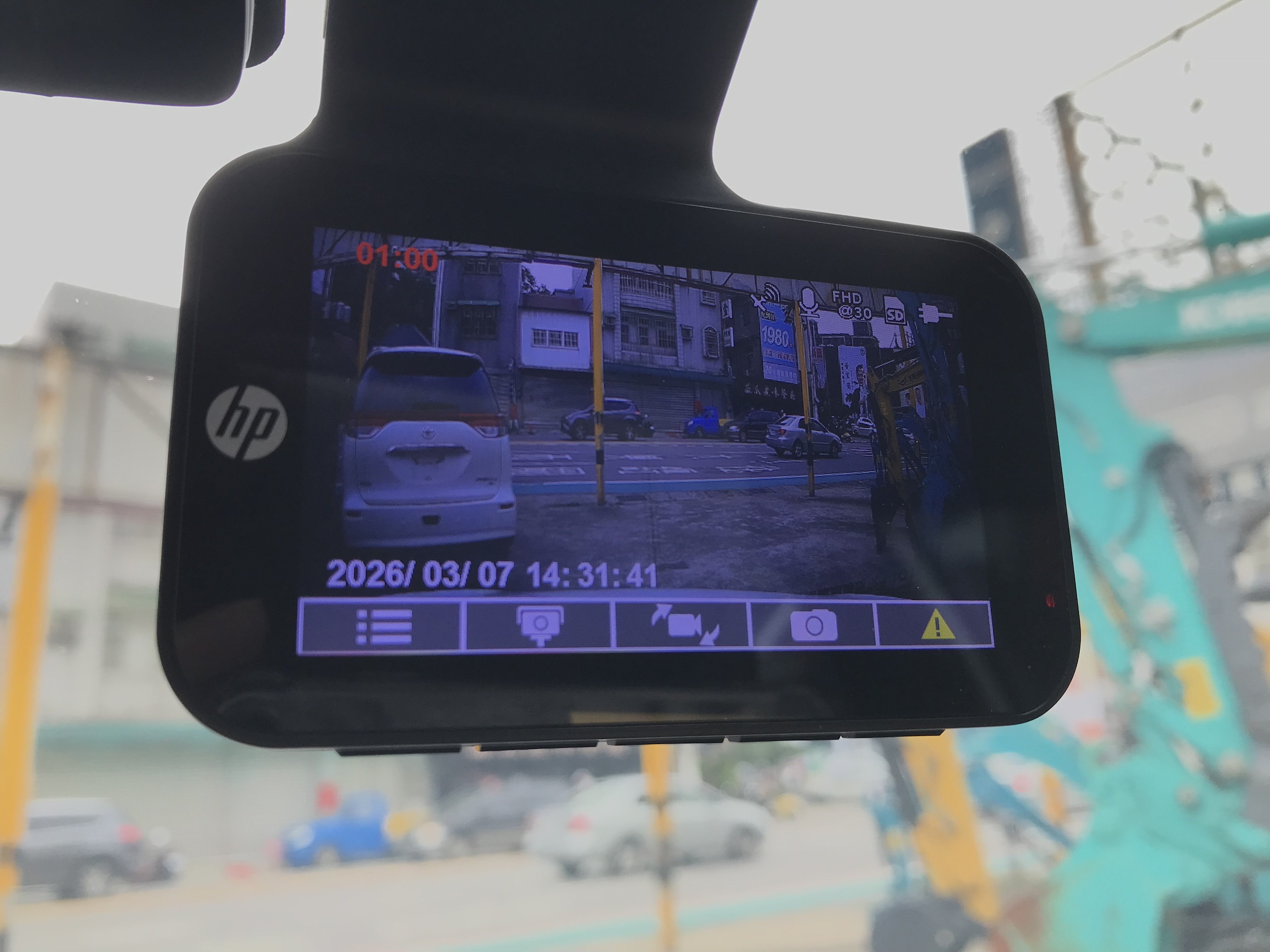 2015 大鴨 Toyota Yaris 1.5 #一手女用車 #安卓機 #空力套件 #國民神車 #省油省稅 #維修保養便宜 請直接來電 ☎ : 0980-558-999 (訊息回覆較慢)  第8張相片