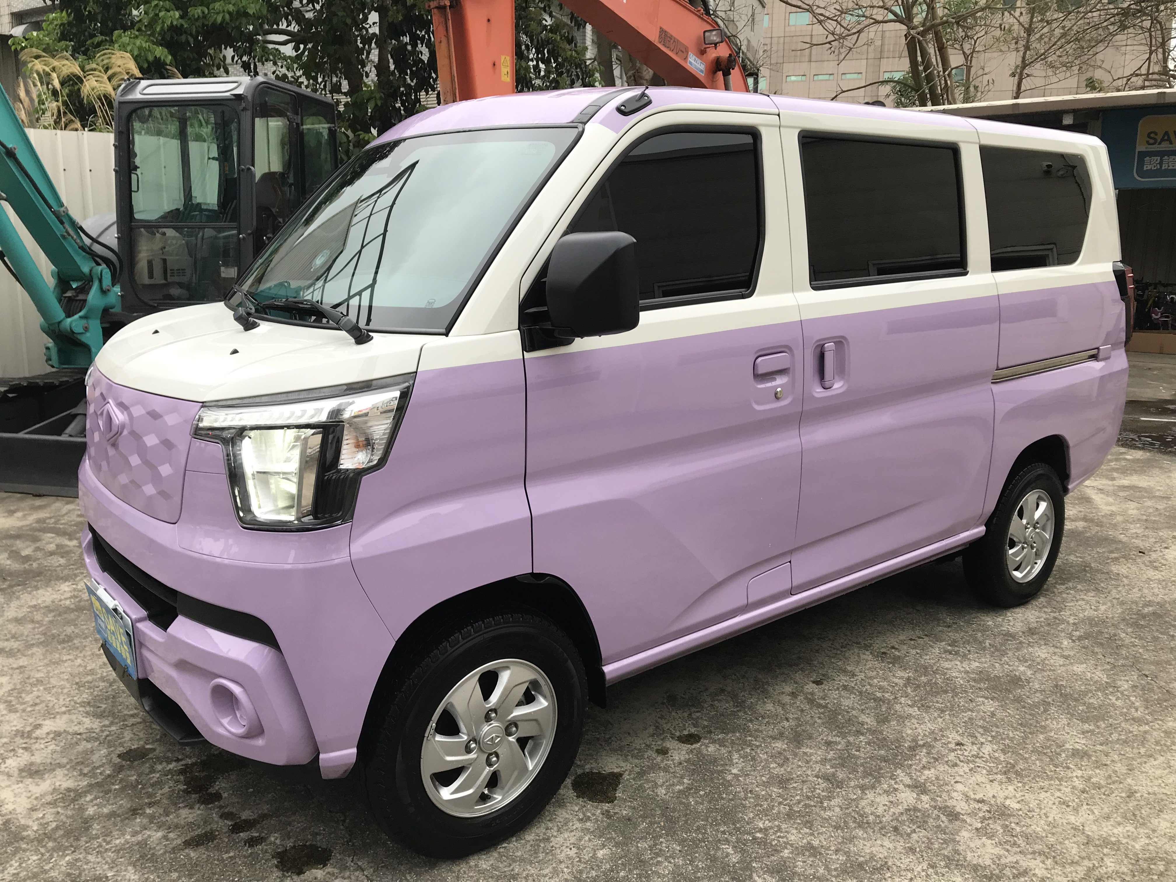 2025 雙色 豪華客車版 中華 CMC J Space 廂型車 #5人座 #自排 #僅跑6千 #一手車 #全速域acc #lka車道置中 #前後行車紀錄器 #倒車顯影 #廣播擴大機 #底盤廣播喇叭 請直接來電 ☎ : 0９80-558-9  第1張相片